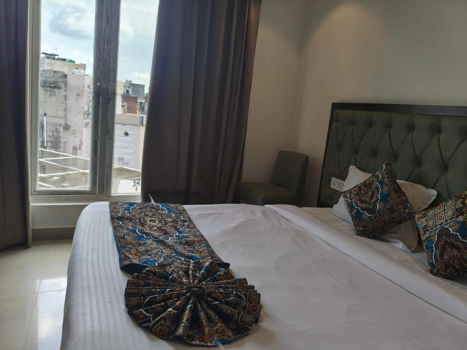 Bedroom, Bed in Luxe Stayz Avi Inn