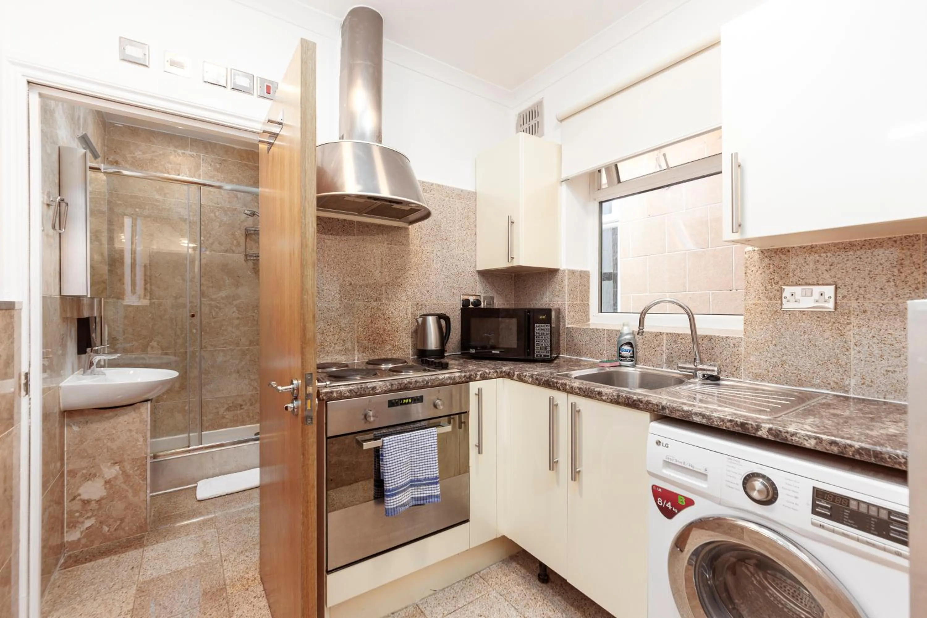 Kitchen or kitchenette in Argyle Apart Hotel