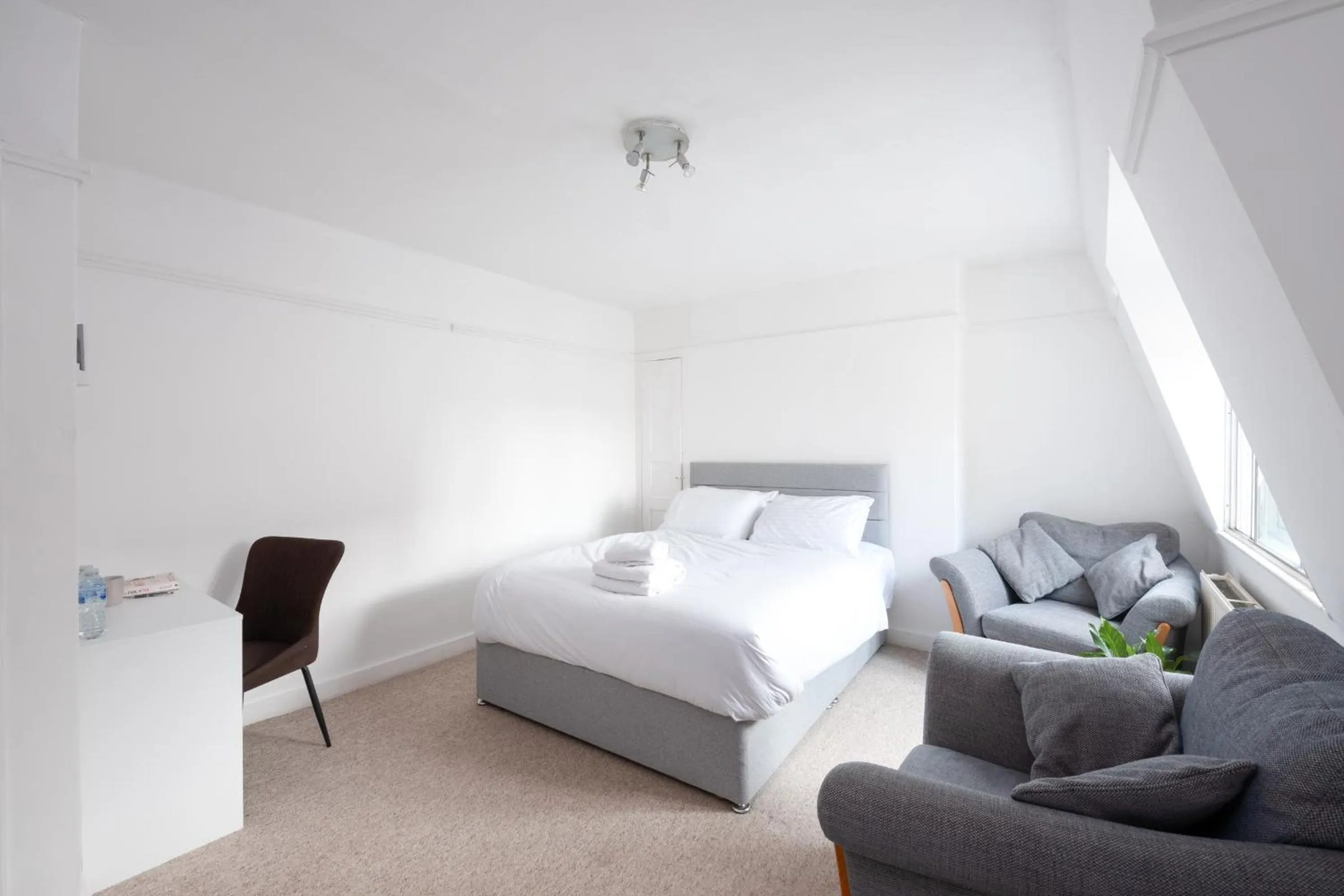 Bedroom, Bed in Argyle Apart Hotel