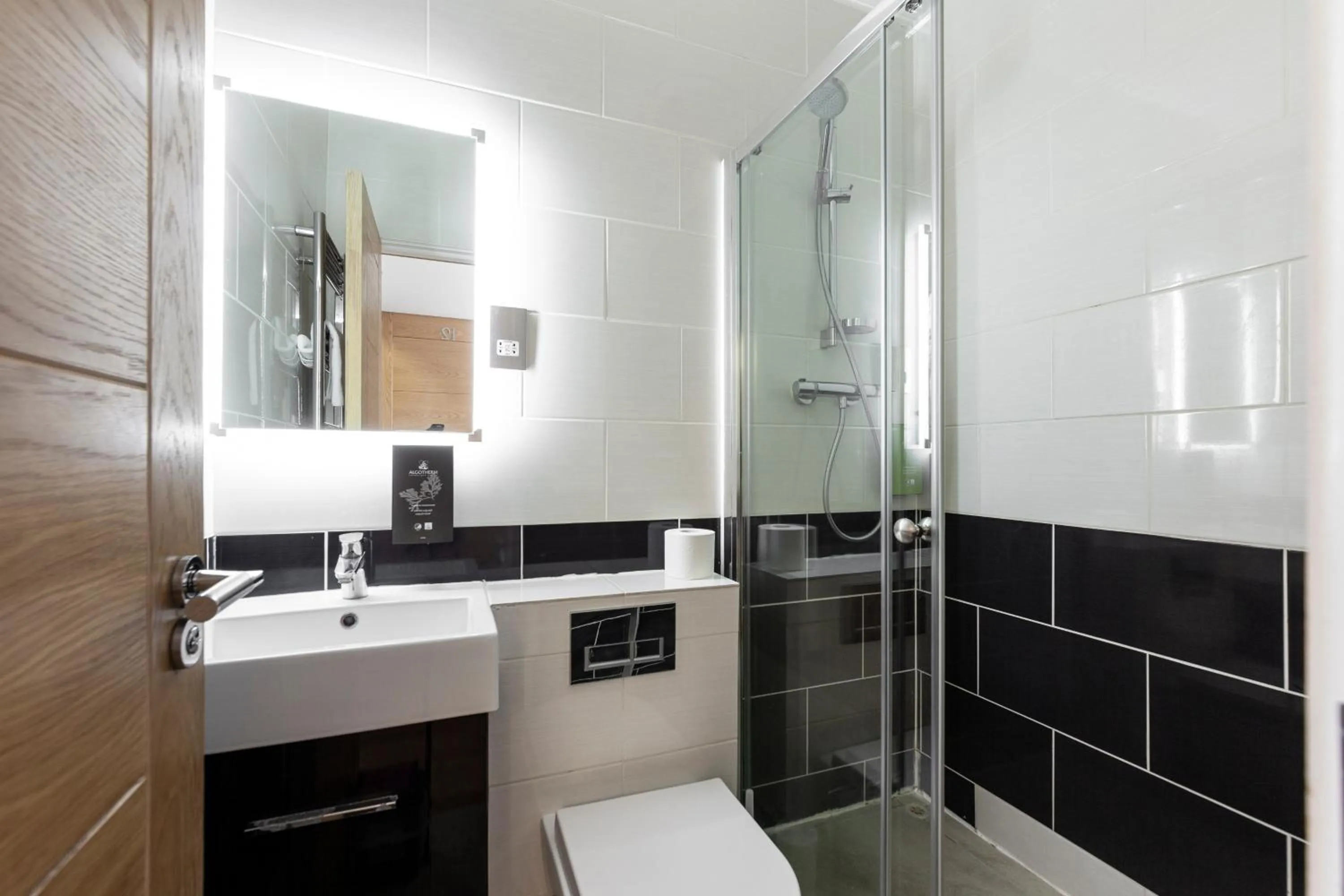 Bathroom in Argyle Apart Hotel