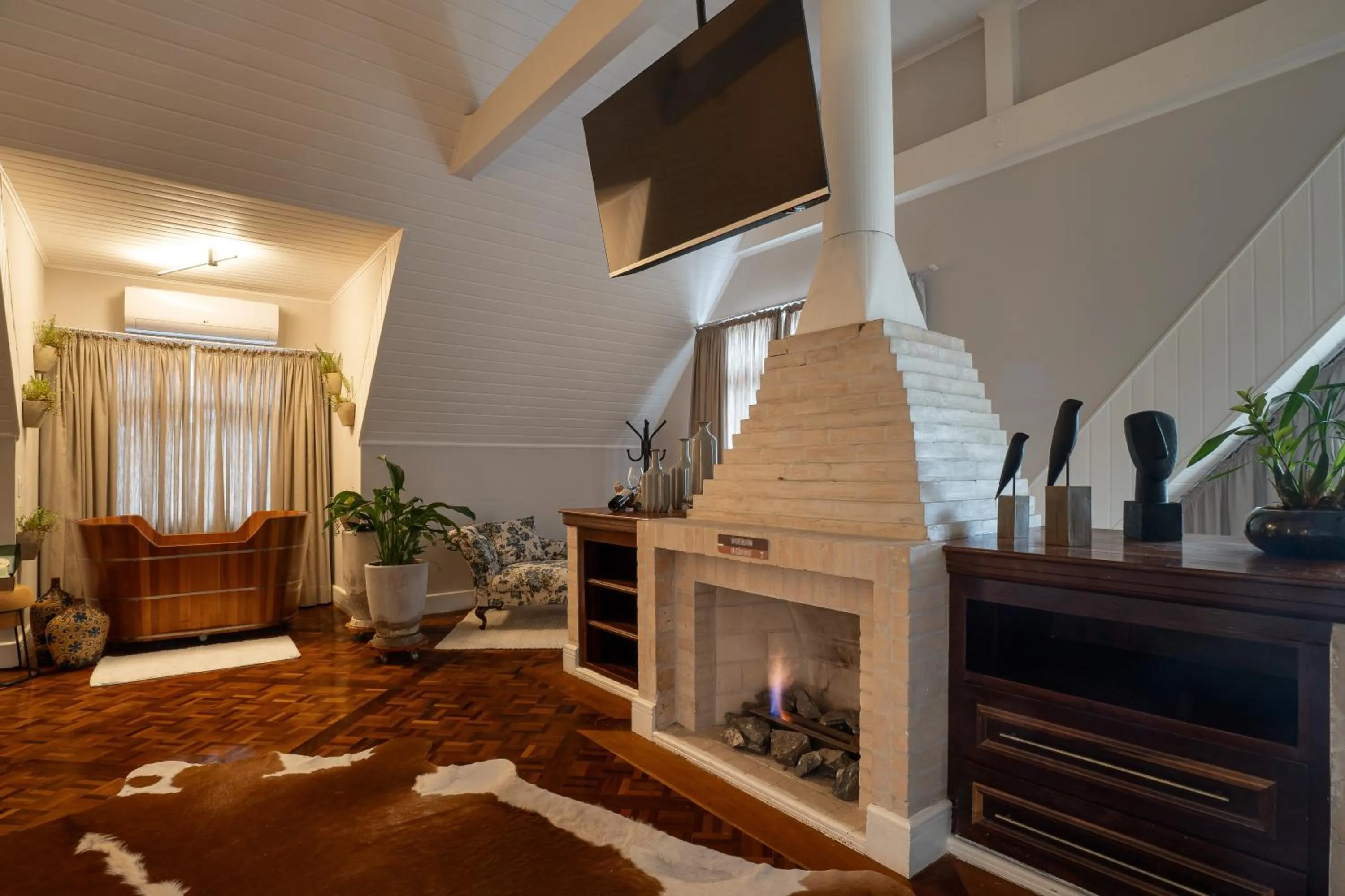 TV and multimedia in Secreto Boutique Hotel