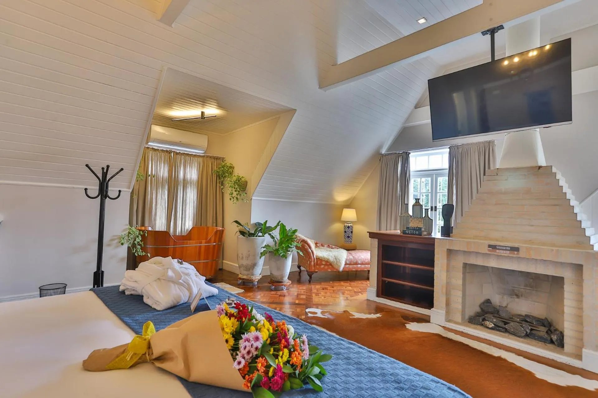 Photo of the whole room, Bed in Secreto Boutique Hotel