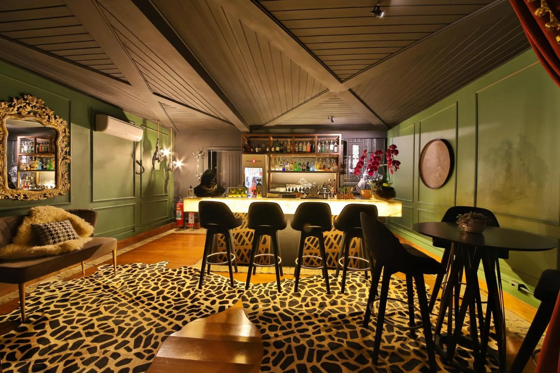 Lounge or bar in Secreto Boutique Hotel