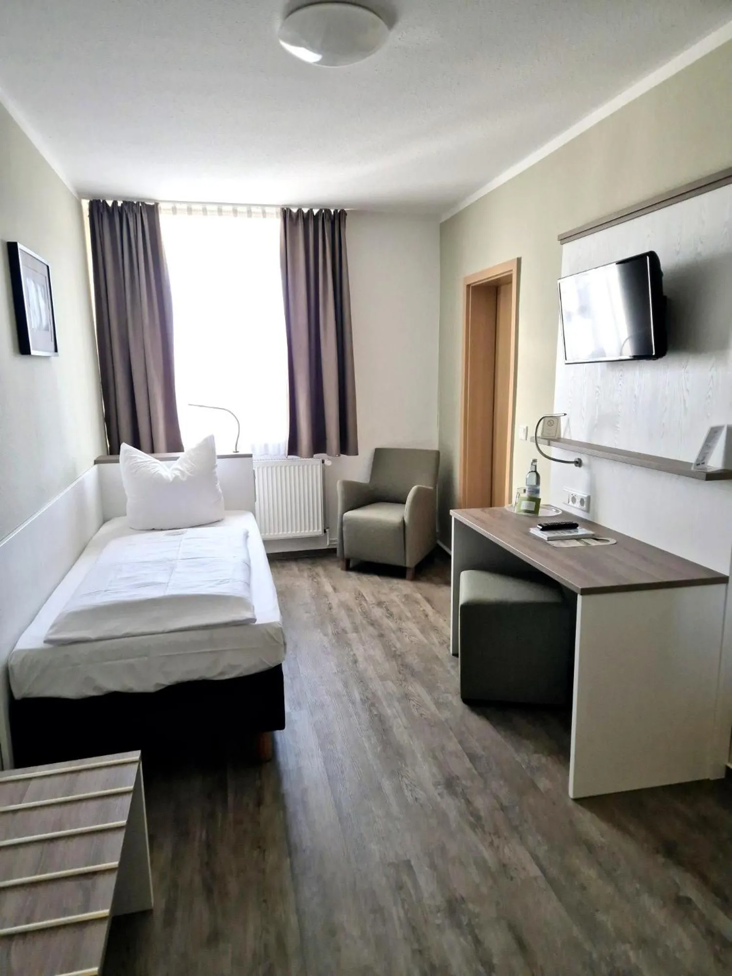 Photo of the whole room, Bed in Hotel am Schlosspark