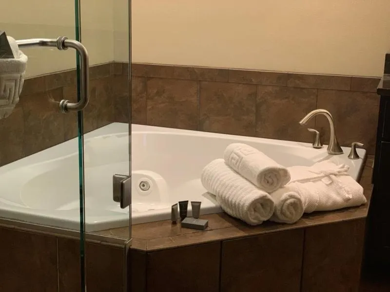 Roosevelt Inn & Suites
