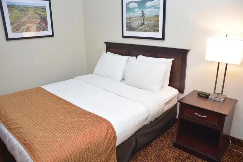 Bed in Roosevelt Inn & Suites