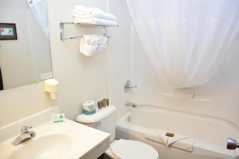 Roosevelt Inn & Suites