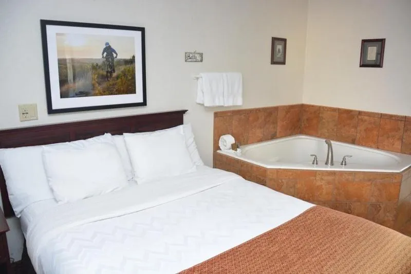 Bed in Roosevelt Inn & Suites