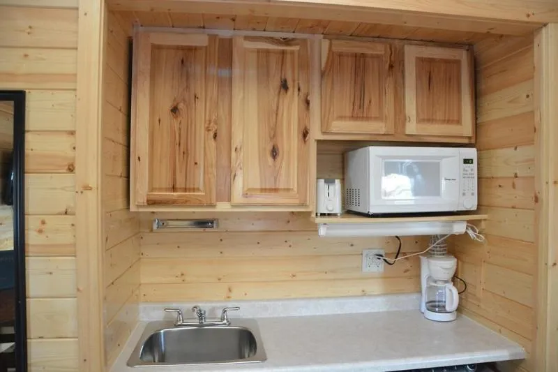 Roosevelt Inn & Suites