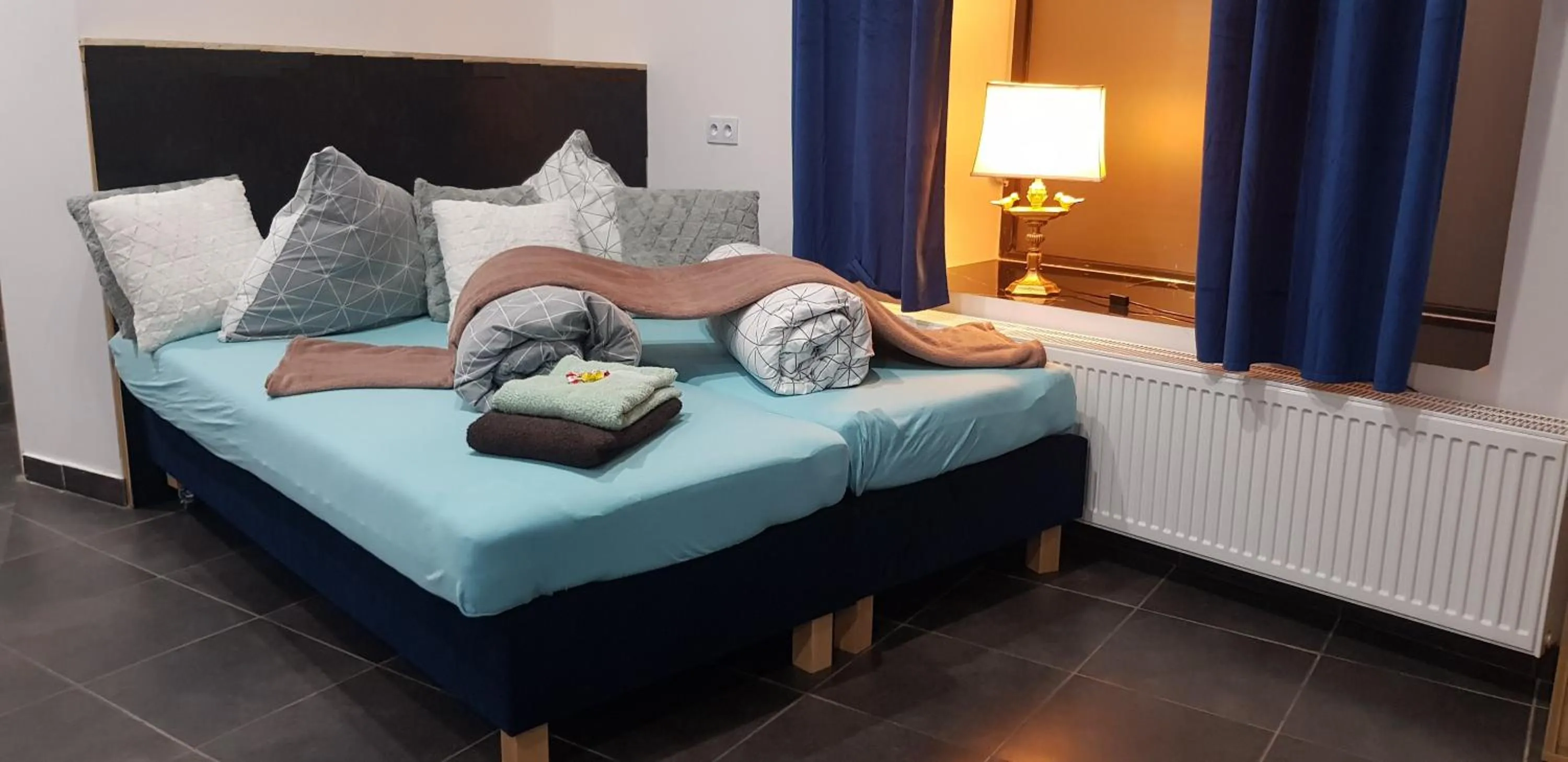 Bed in Apartamenty PRETTY WOMAN meldunek samodzielny 24h - noclegi Bytom Chorzów Katowice