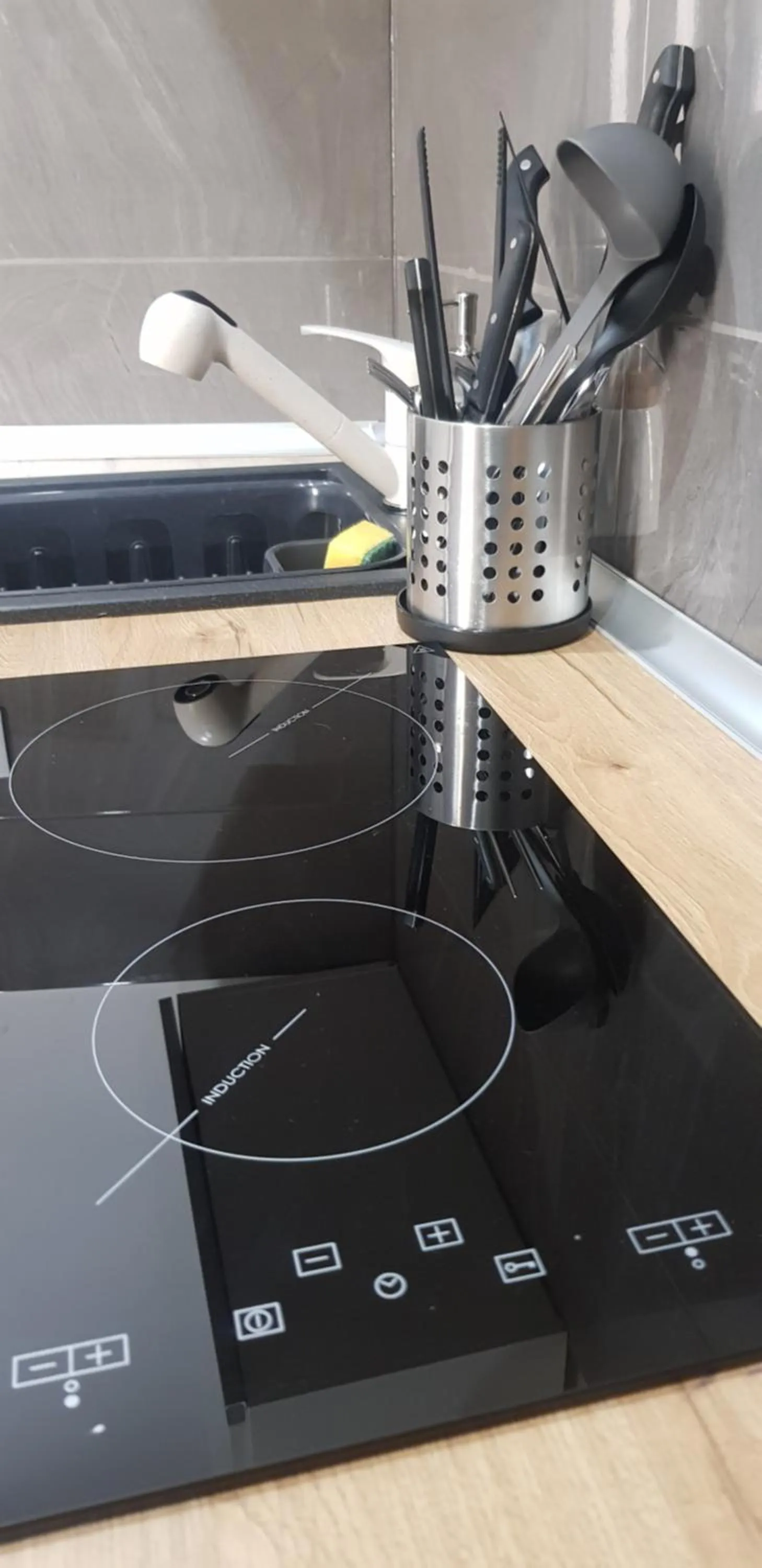 Kitchen or kitchenette in Apartamenty PRETTY WOMAN meldunek samodzielny 24h - noclegi Bytom Chorzów Katowice