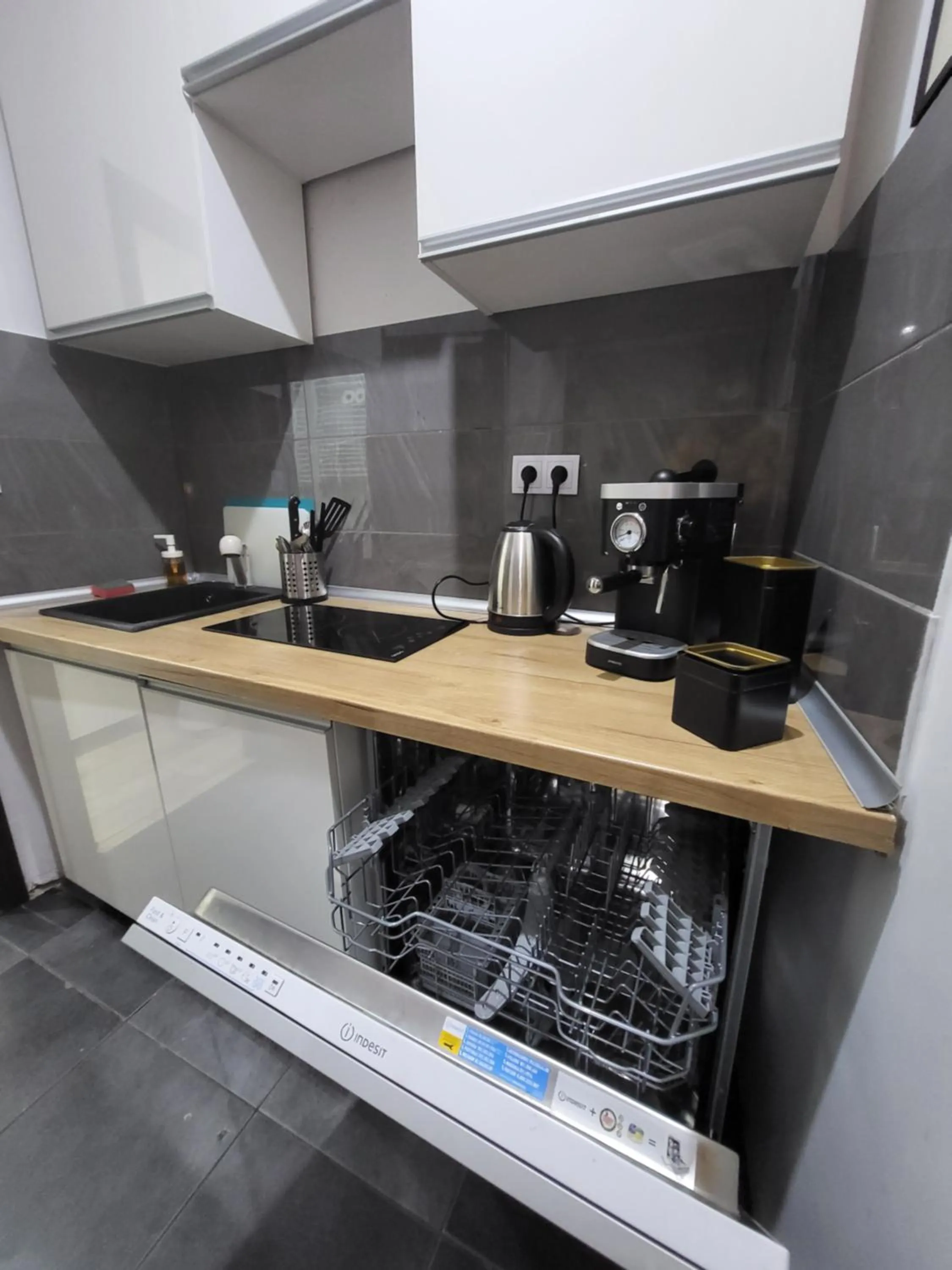 Coffee/tea facilities in Apartamenty PRETTY WOMAN meldunek samodzielny 24h - noclegi Bytom Chorzów Katowice