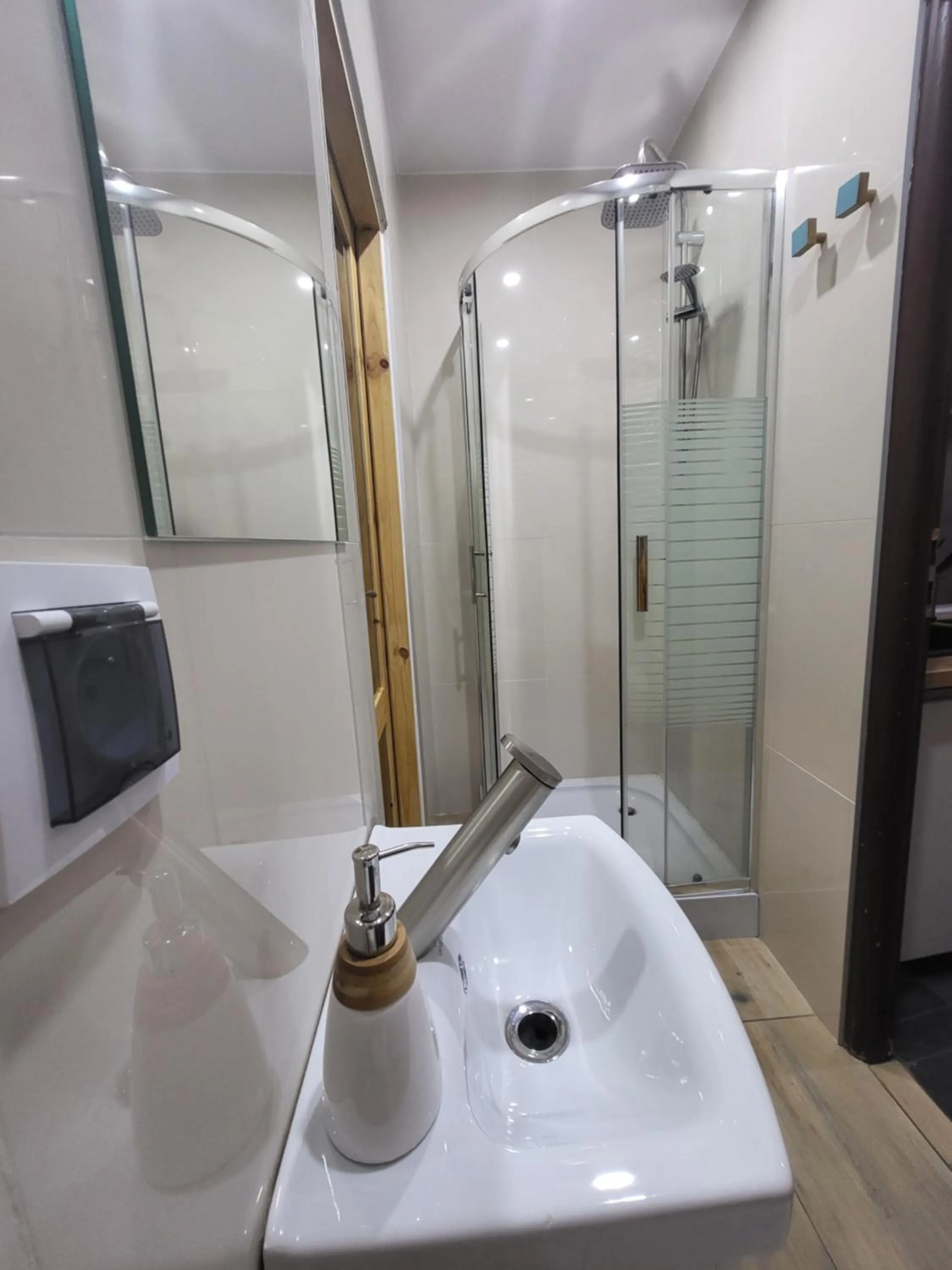 Toilet in Apartamenty PRETTY WOMAN meldunek samodzielny 24h - noclegi Bytom Chorzów Katowice