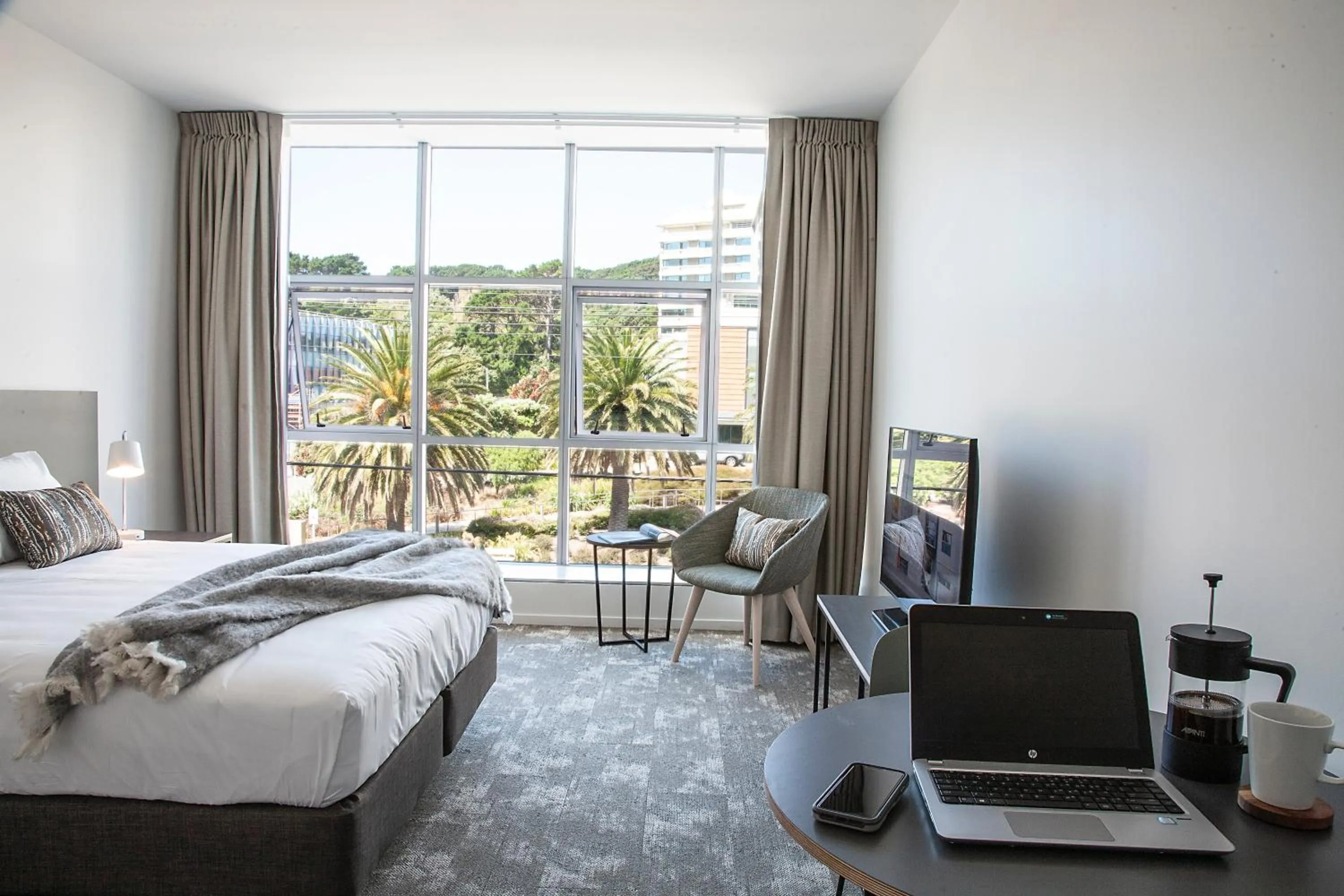 TV and multimedia, Bed in Sojourn Apartment Hotel - Riddiford