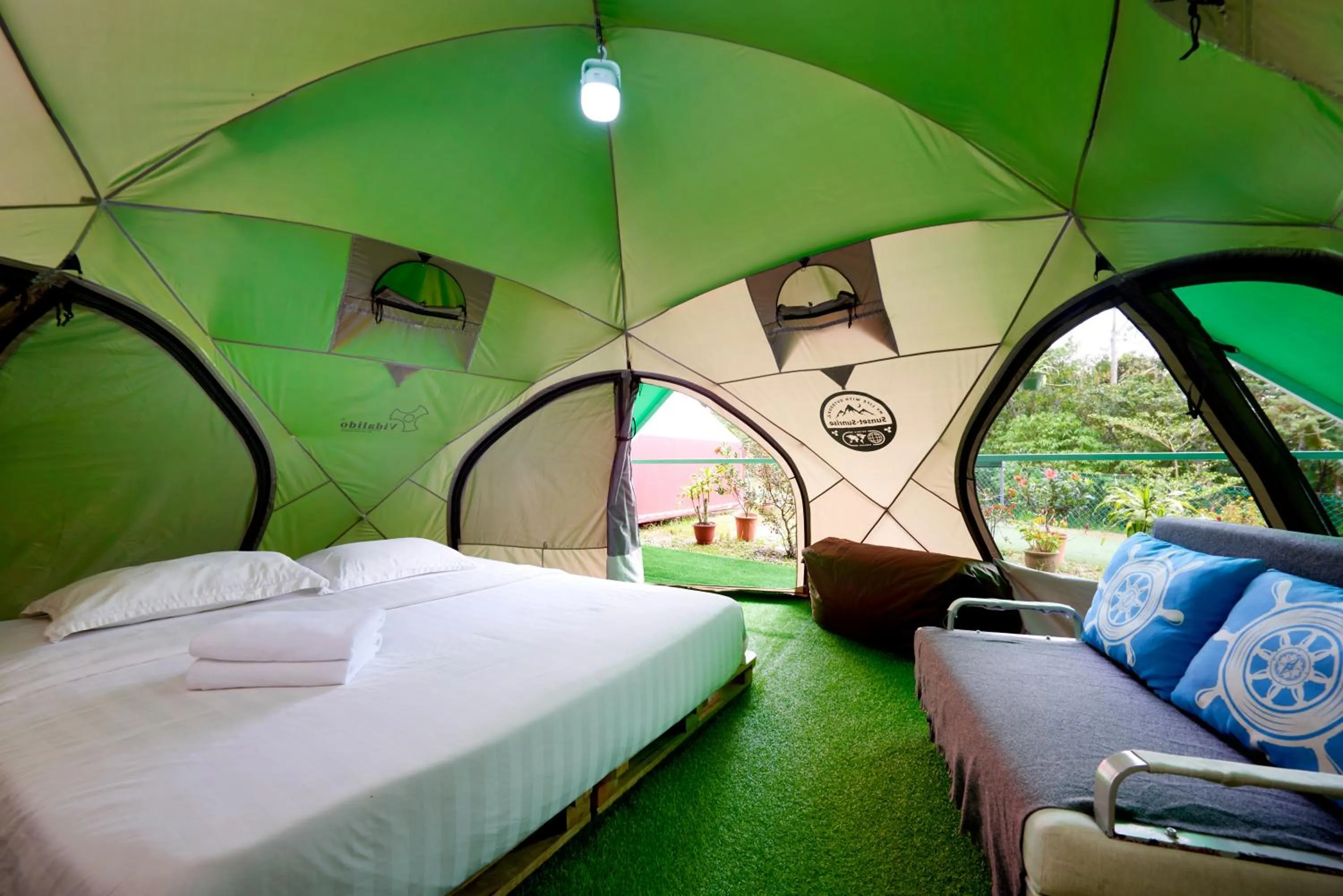 Photo of the whole room, Bed in Glamz at Genting