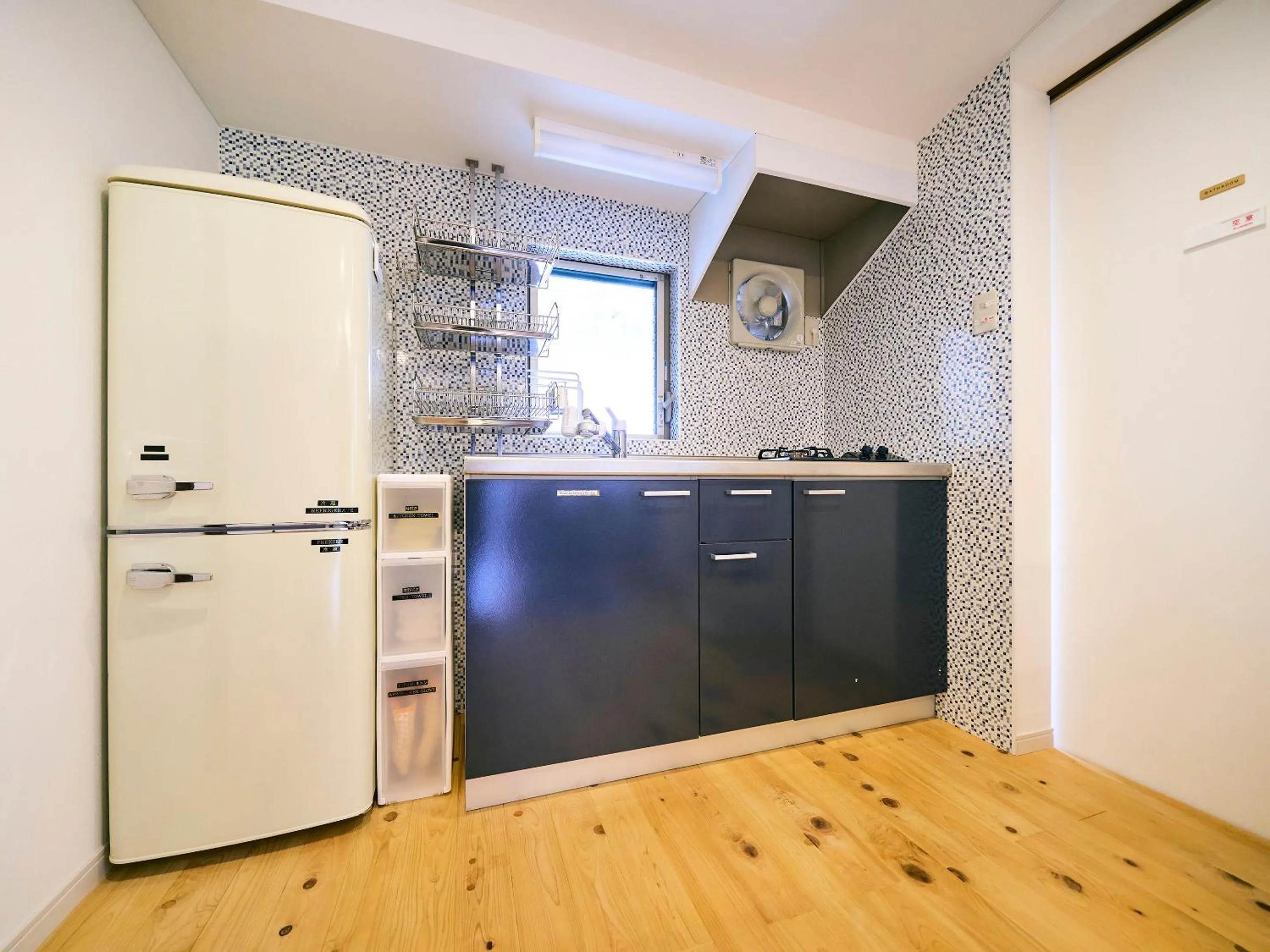 Communal kitchen in Kokoyui Guesthouse Shingu