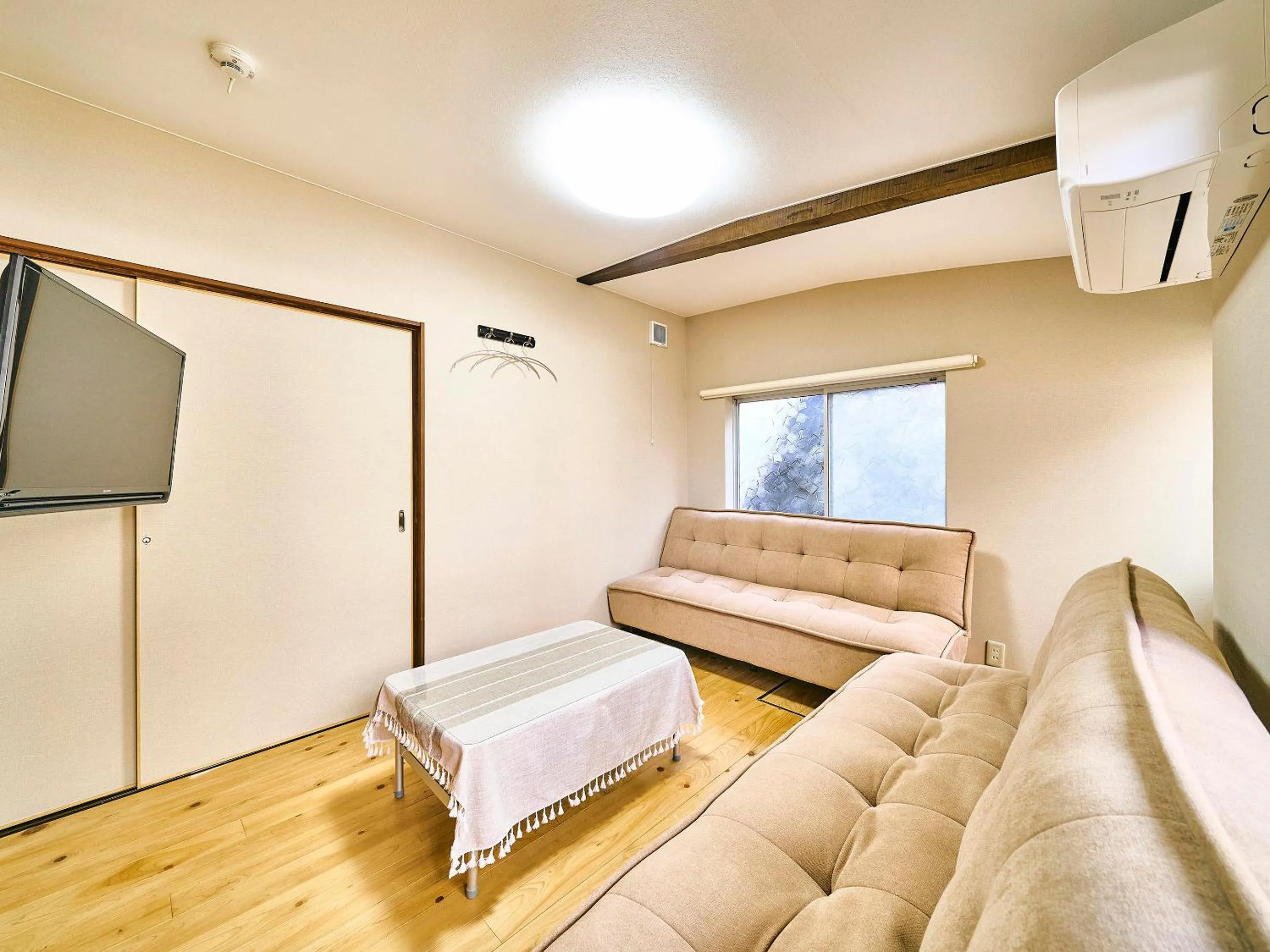 Photo of the whole room, Bed in Kokoyui Guesthouse Shingu