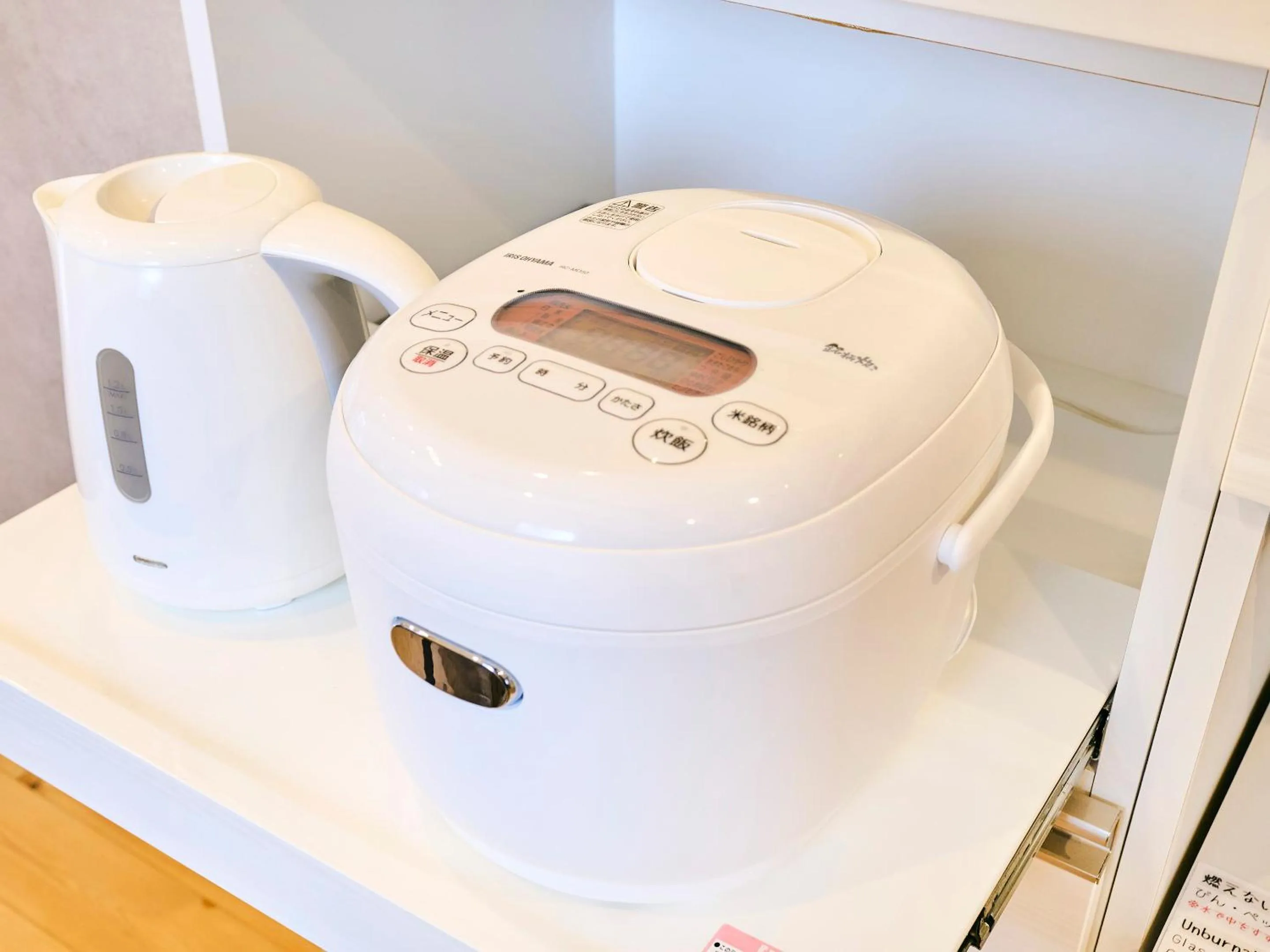 Communal kitchen in Kokoyui Guesthouse Shingu