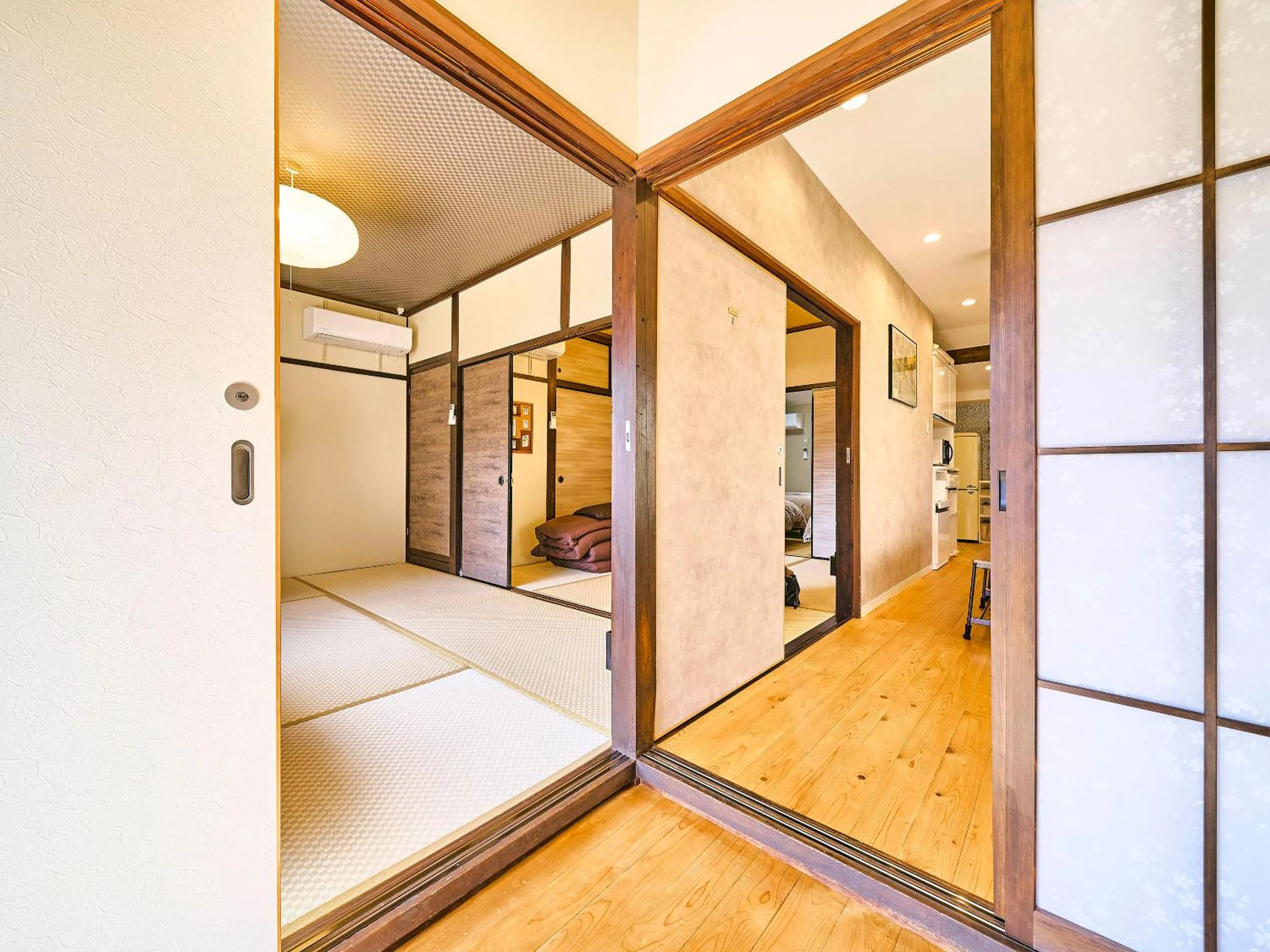 Photo of the whole room, Bed in Kokoyui Guesthouse Shingu