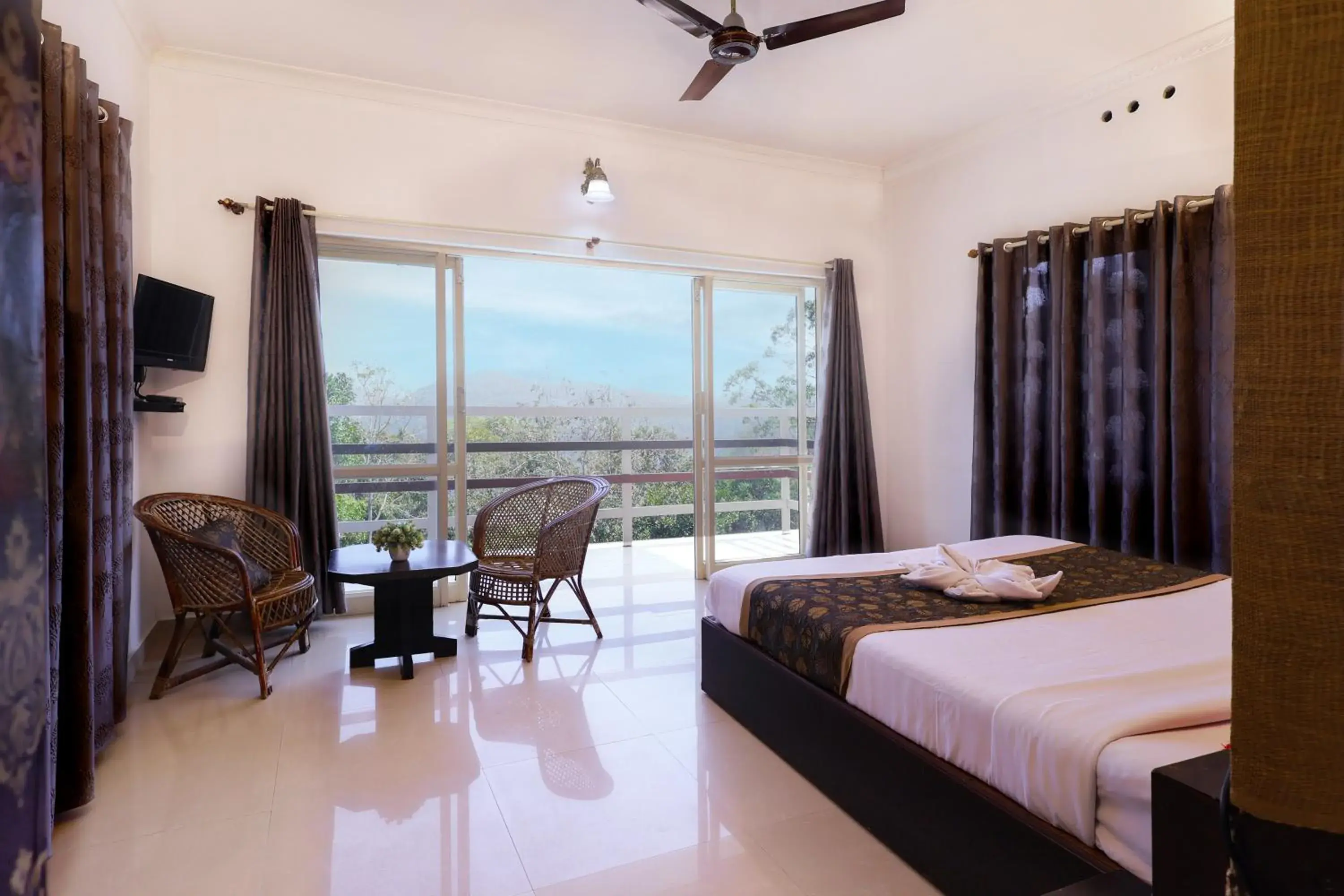 Superior Double or Twin Room with Mountain View in Green Trees Munnar Superior Double or Twin Room with Mountain View in Green Trees Munnar