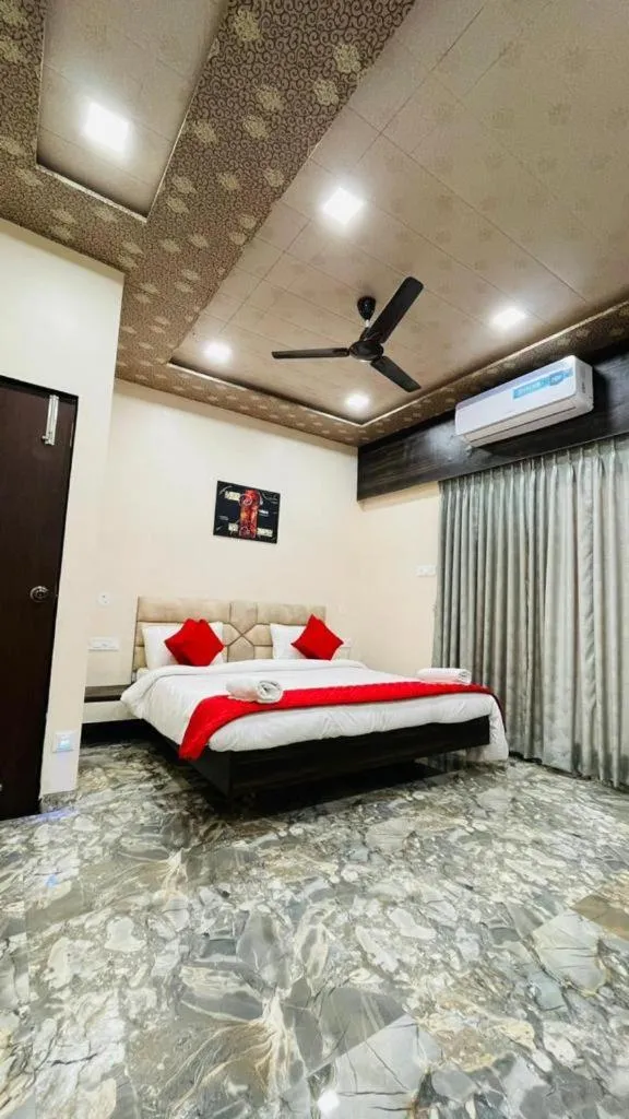 Bed in Igatpuri Hills Retreat