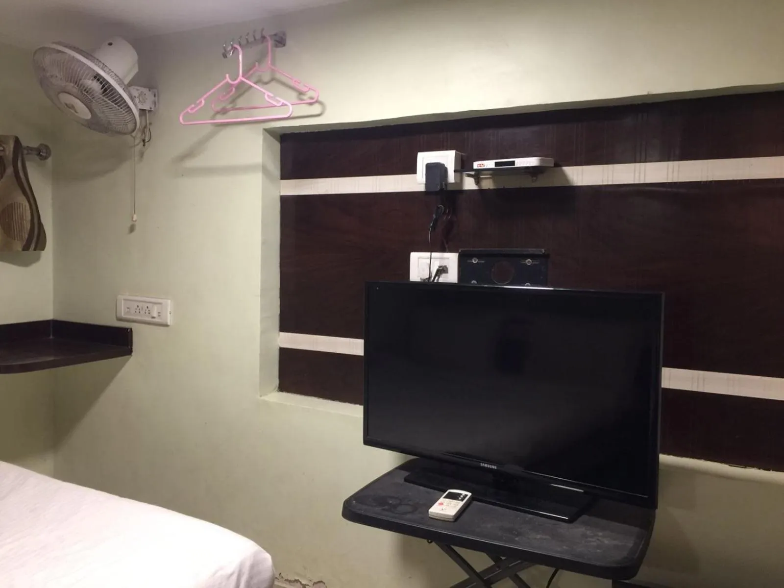 TV and multimedia, Bed in Igatpuri Hills Retreat