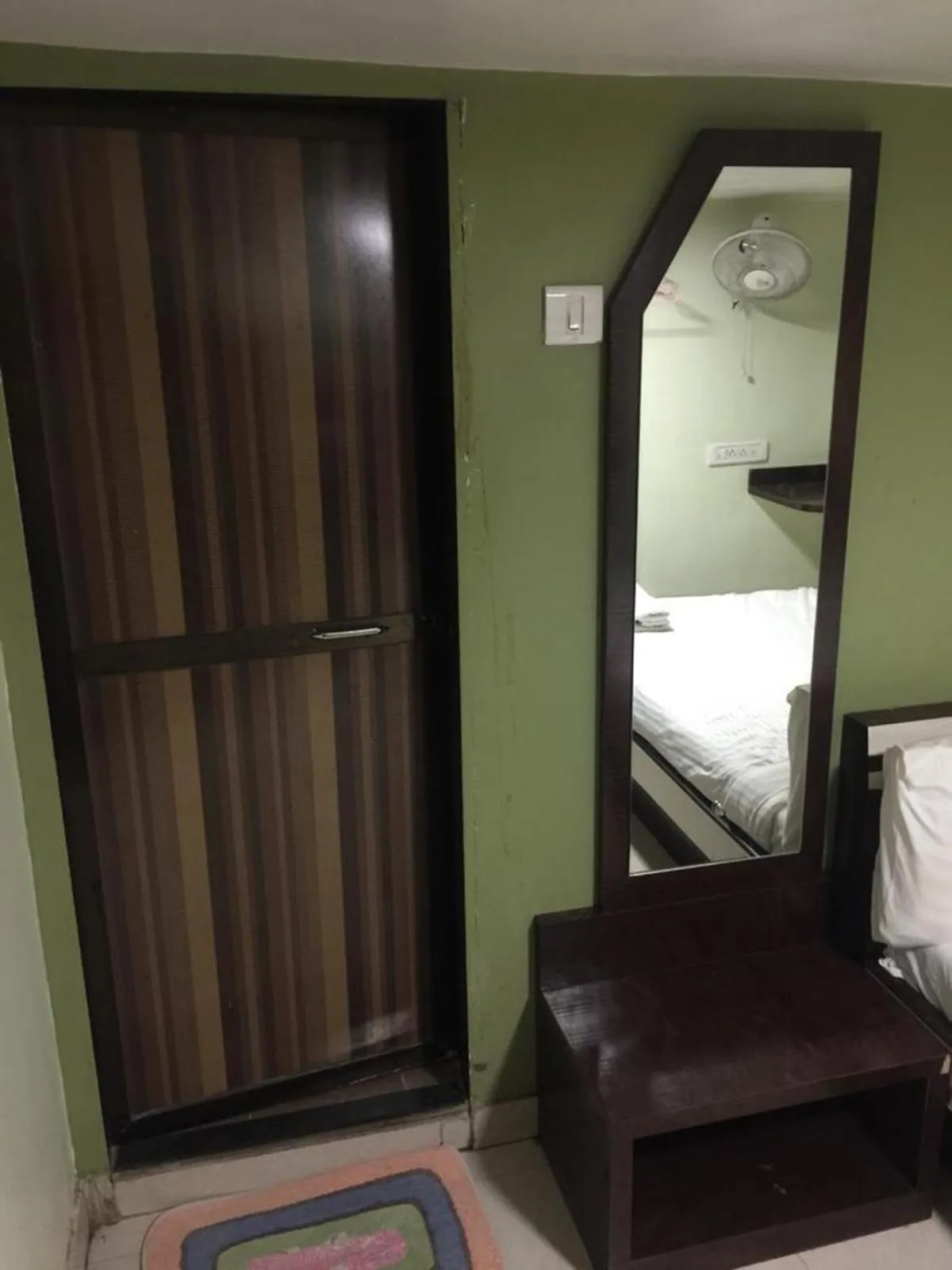 Photo of the whole room, Bed in Igatpuri Hills Retreat
