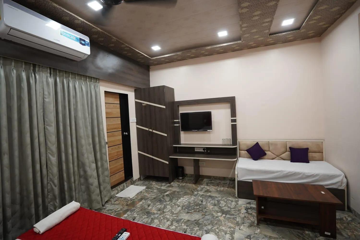 Living room, Bed in Igatpuri Hills Retreat