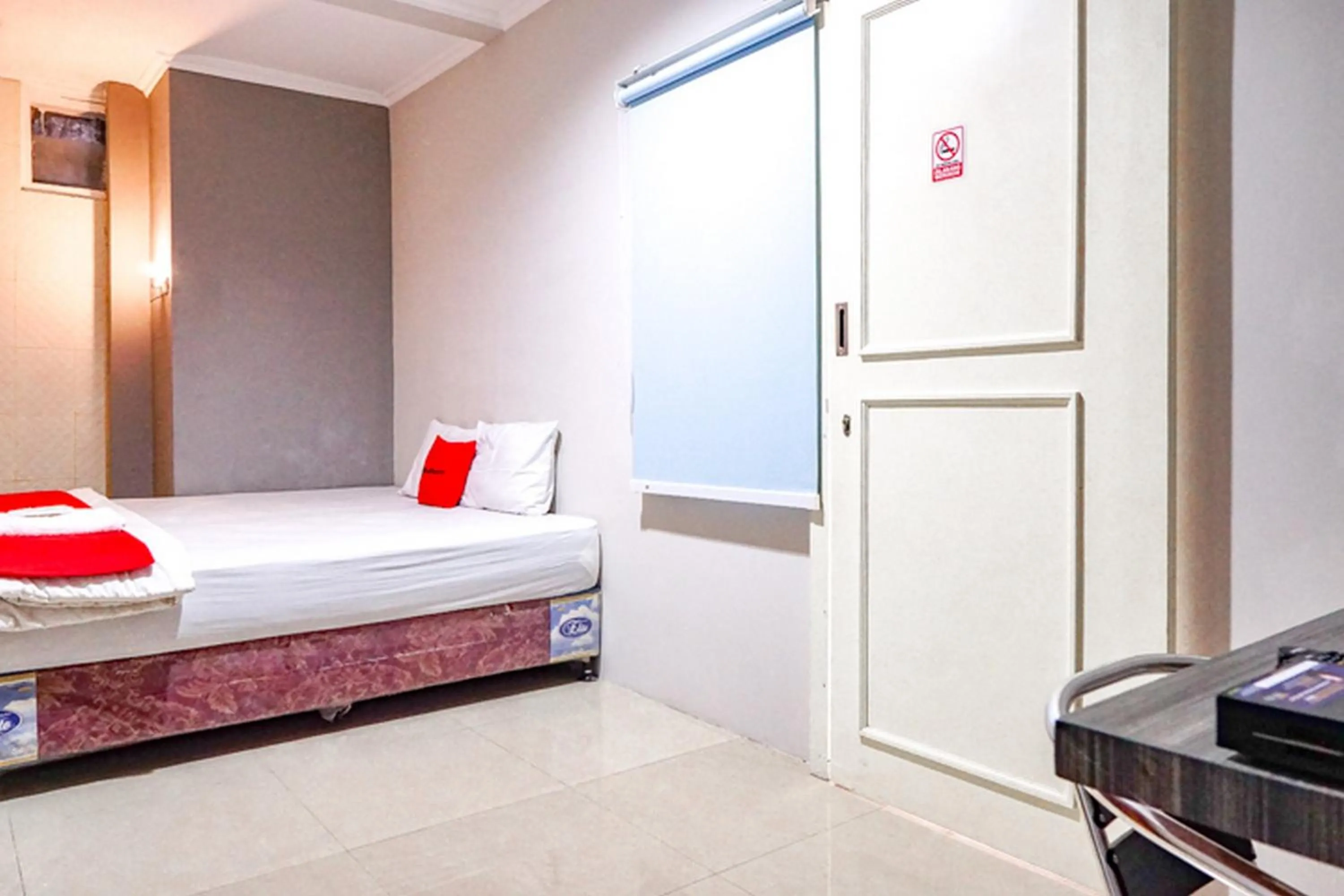 Bed in RedDoorz @ Citraland Surabaya