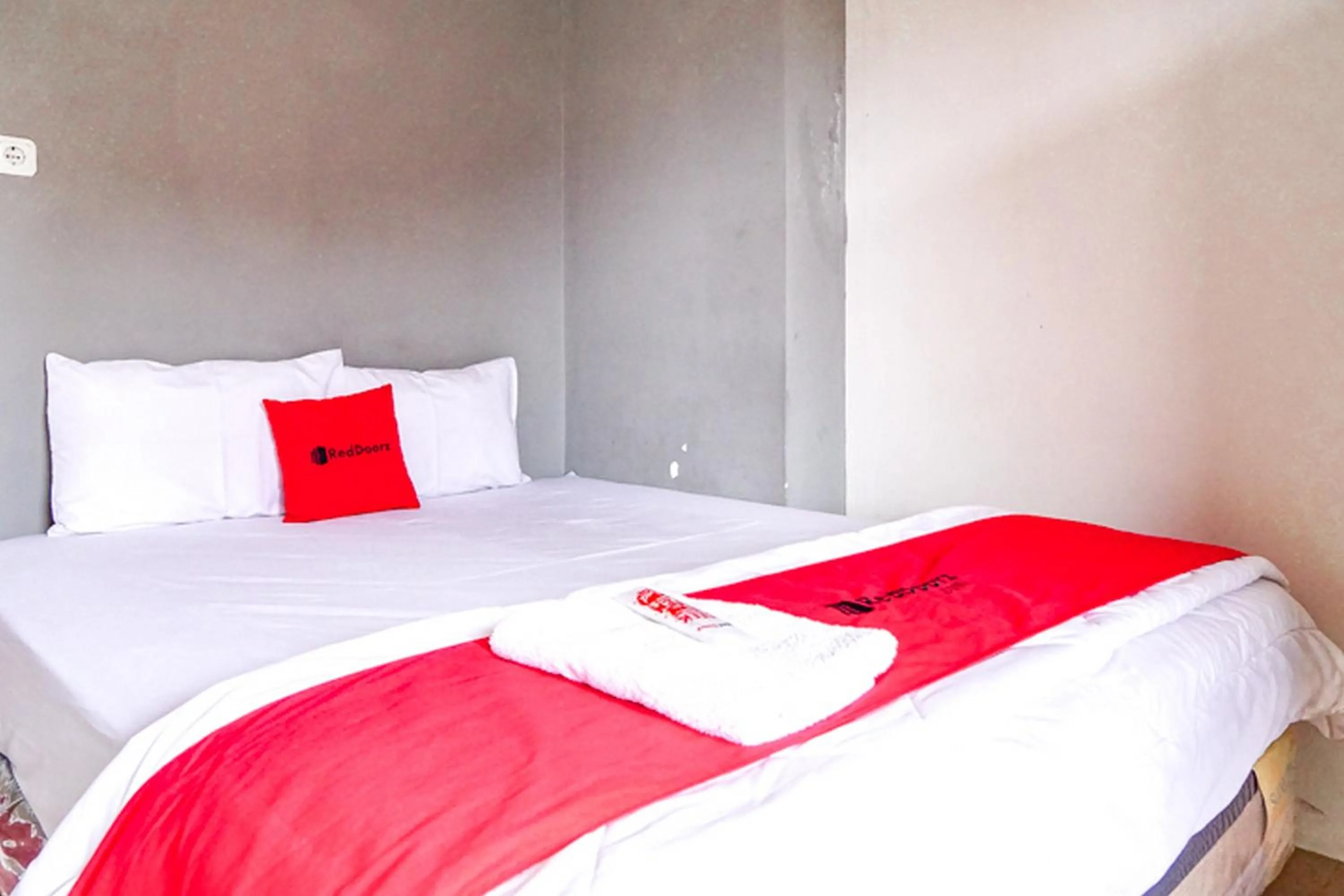 Bed in RedDoorz @ Citraland Surabaya
