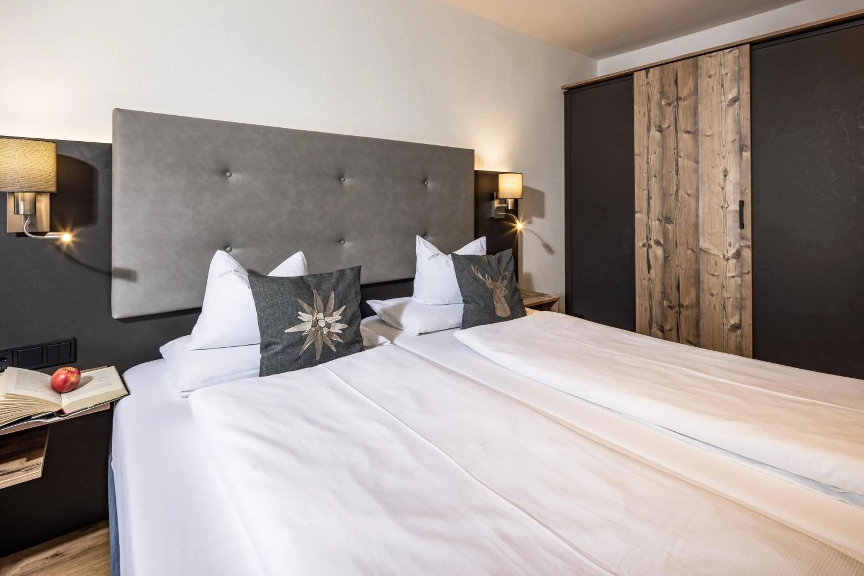 Decorative detail, Bed in Hubertus Appartements Inzell