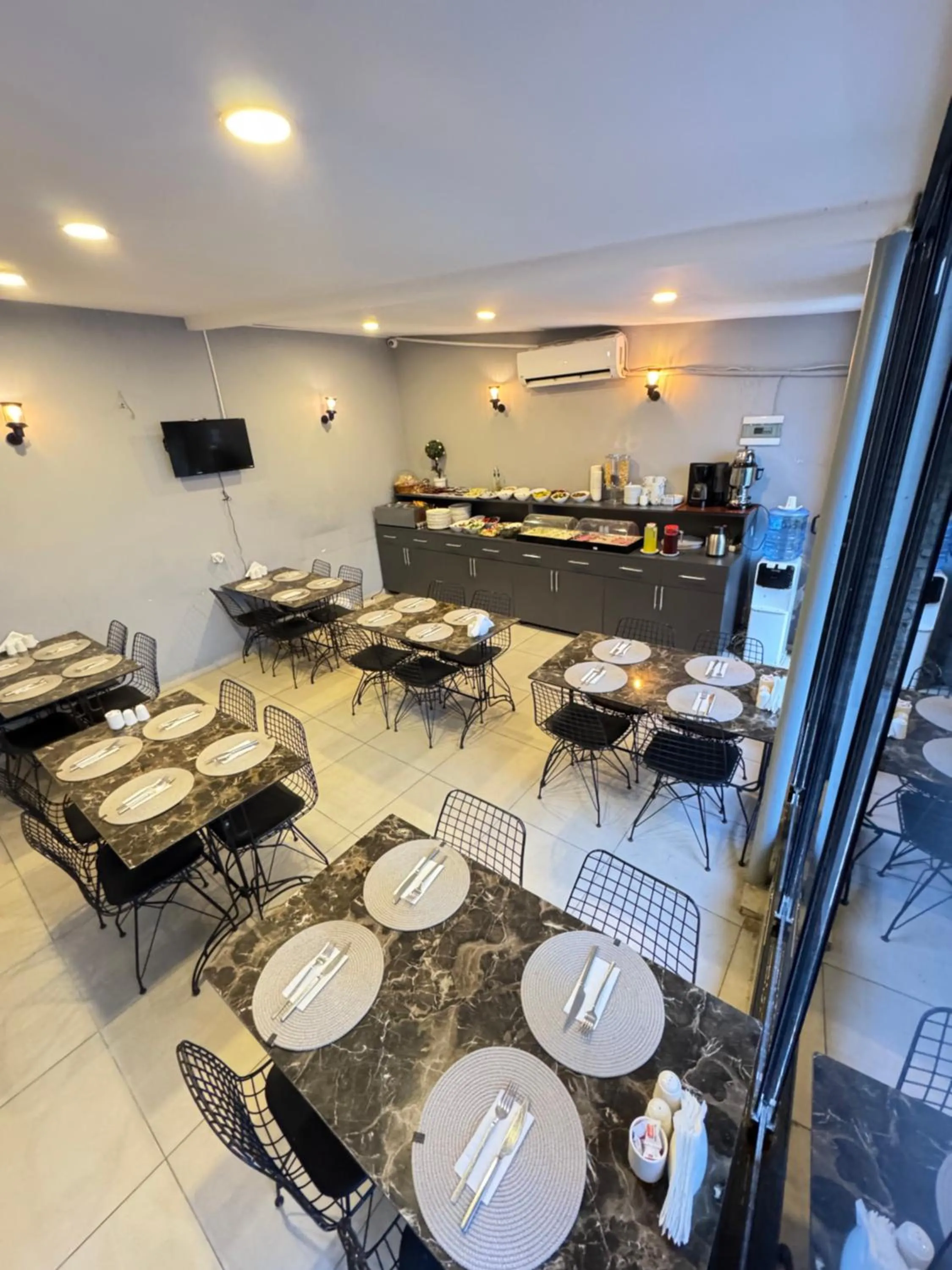 Restaurant/places to eat in Castillo Rojo Hotel Istanbul