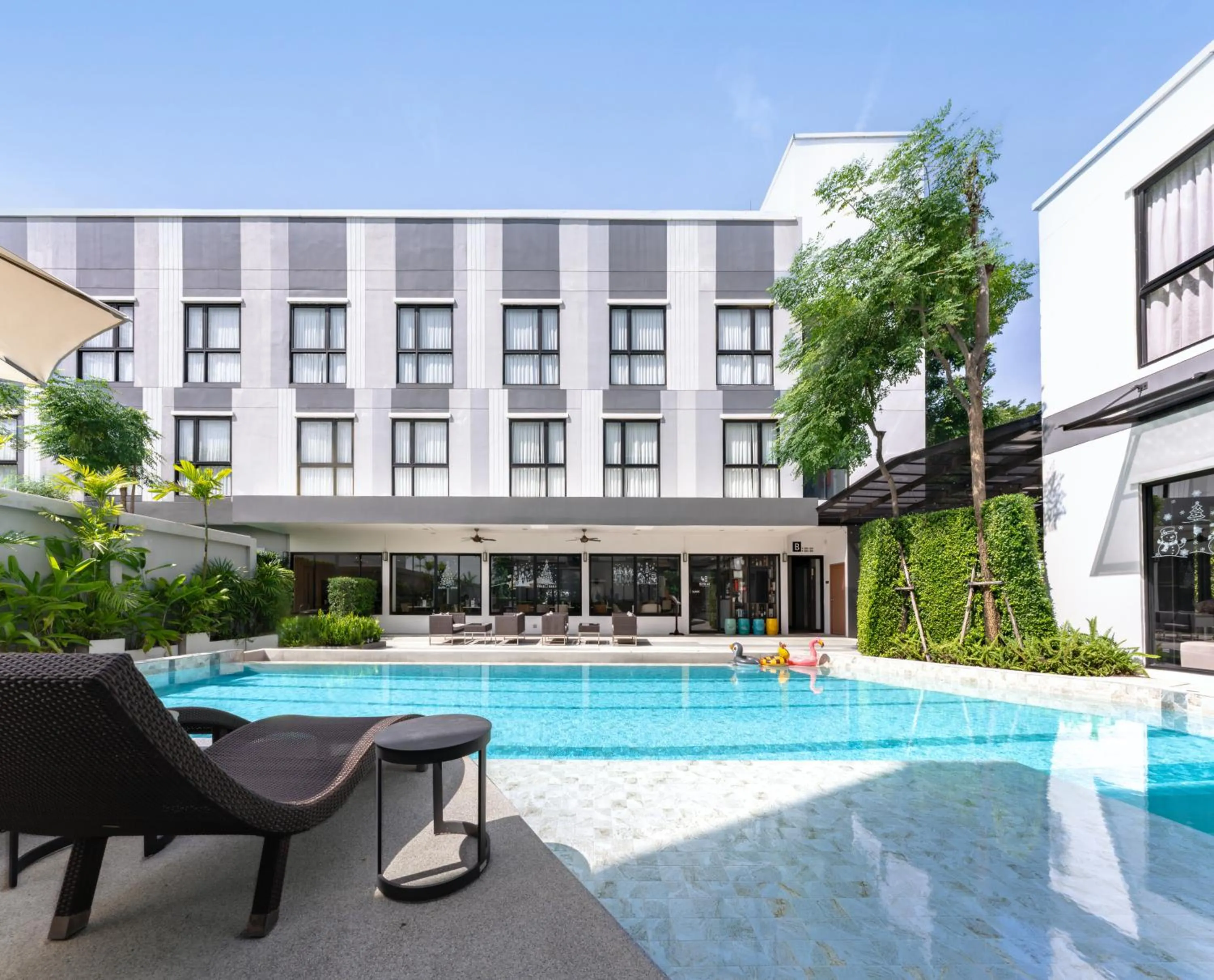 Property building in Gate43 Airport Hotel