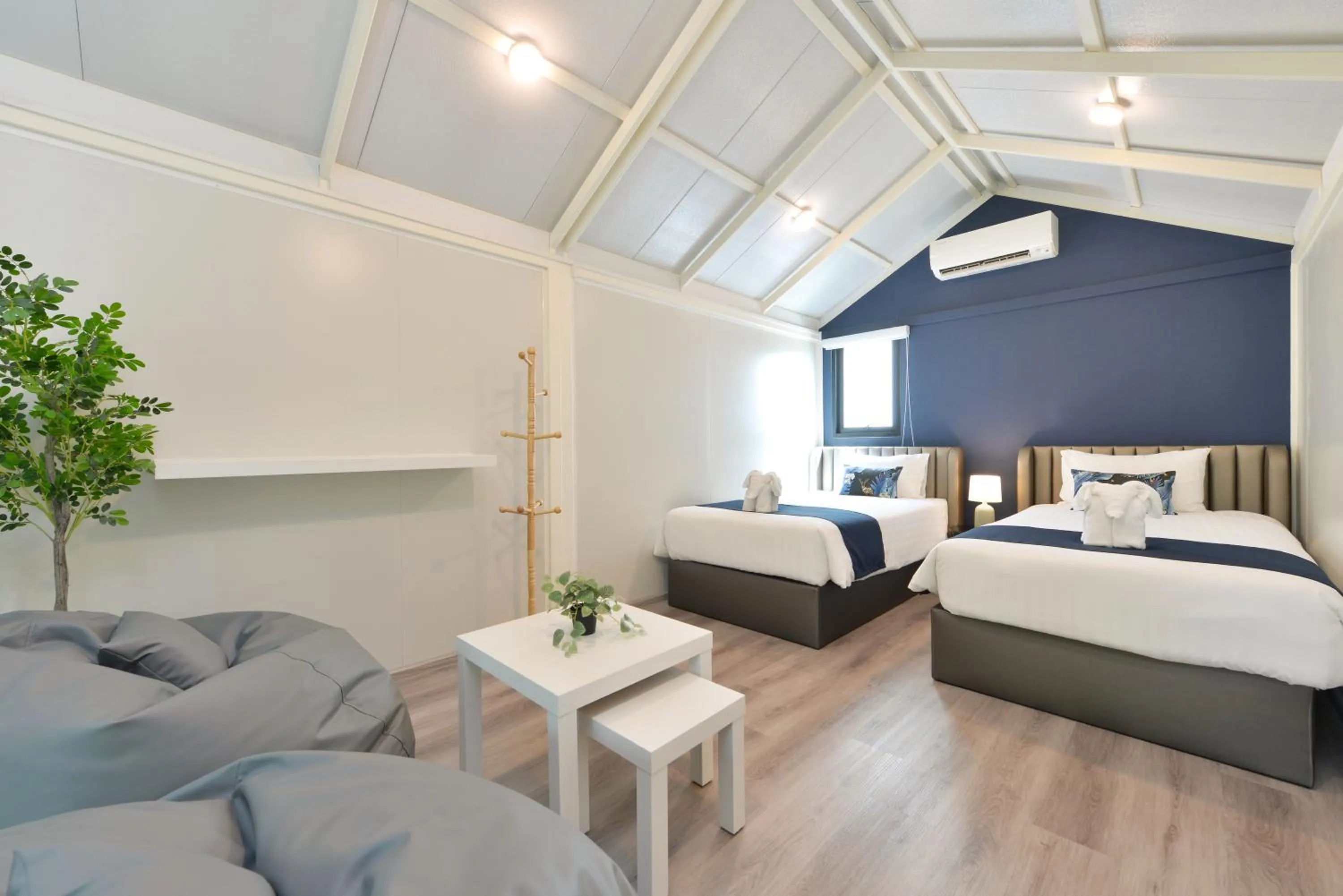 Bedroom, Bed in Gate43 Airport Hotel