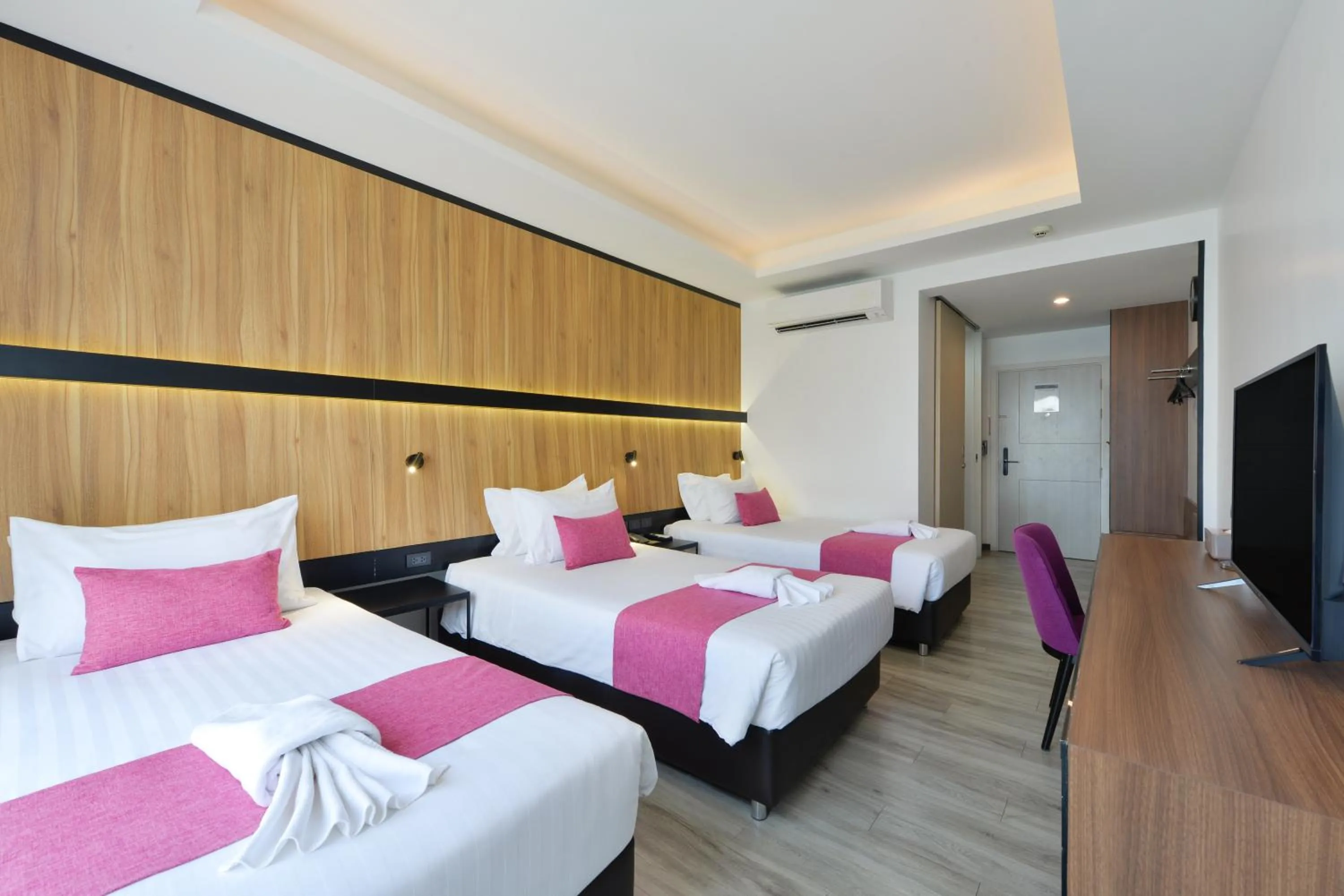 Bedroom, Bed in Gate43 Airport Hotel