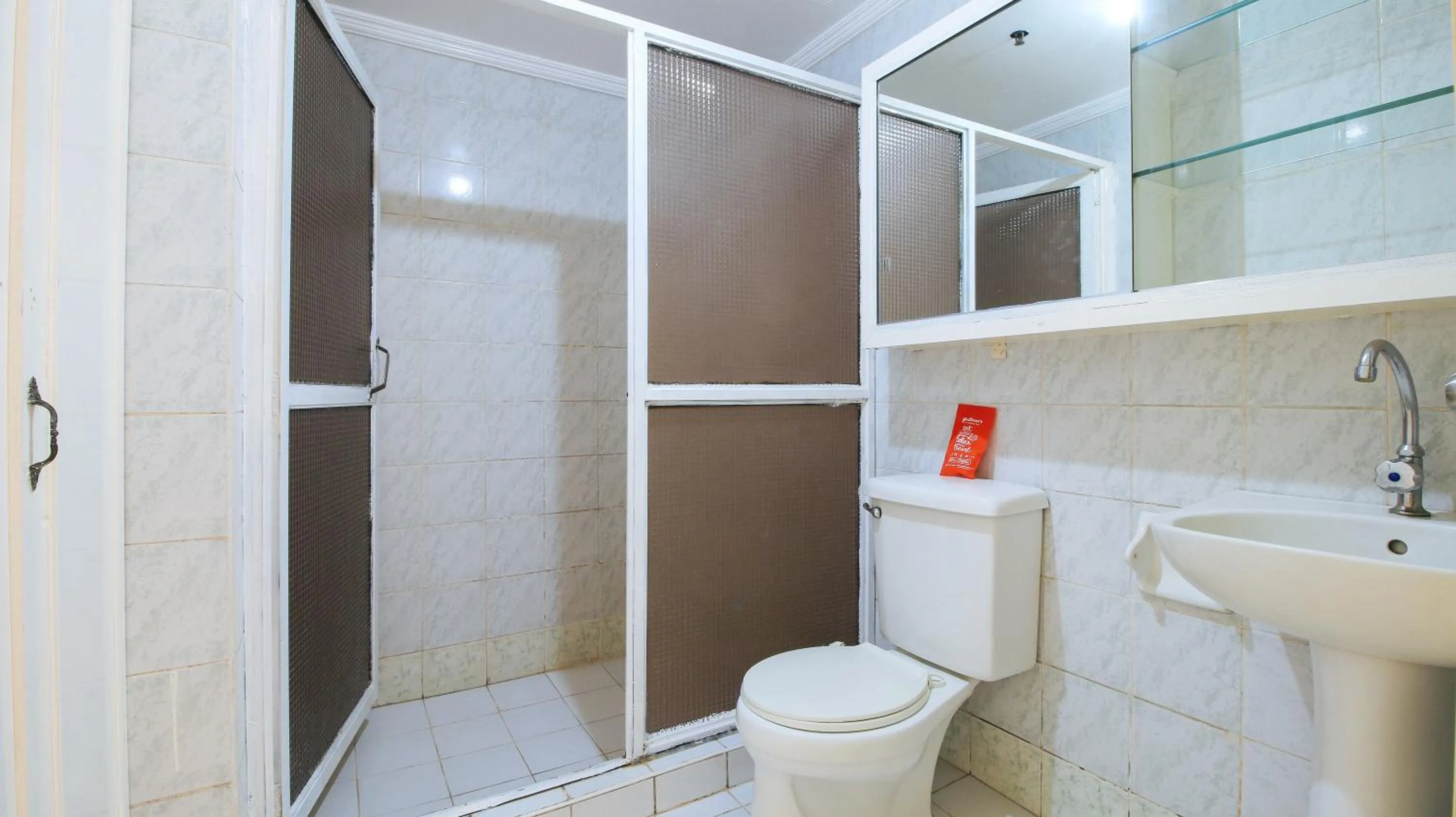 Bathroom in RedDoorz at The Providence Tower