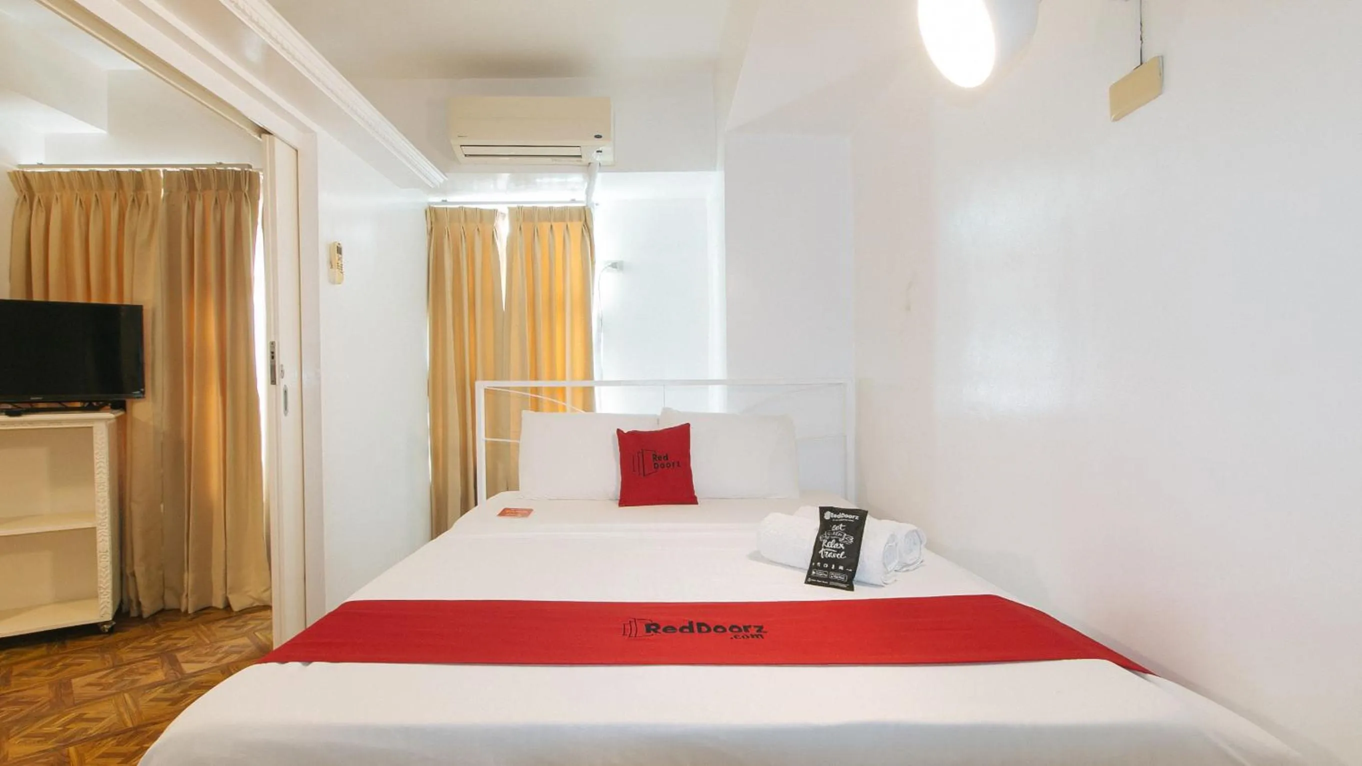 Photo of the whole room, Bed in RedDoorz at The Providence Tower