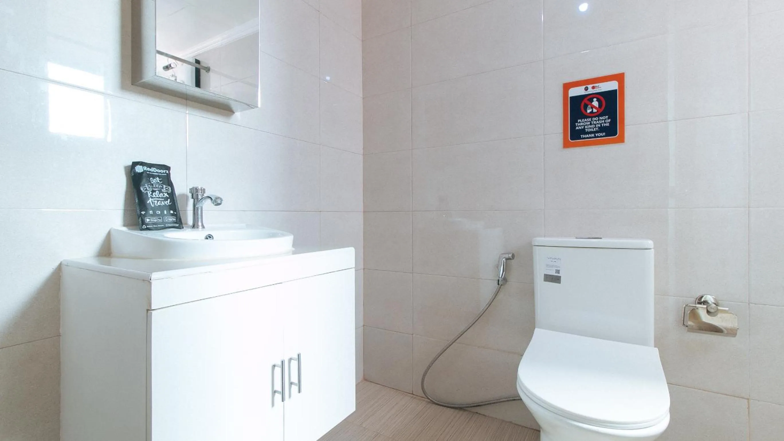 Shower in RedDoorz at The Providence Tower