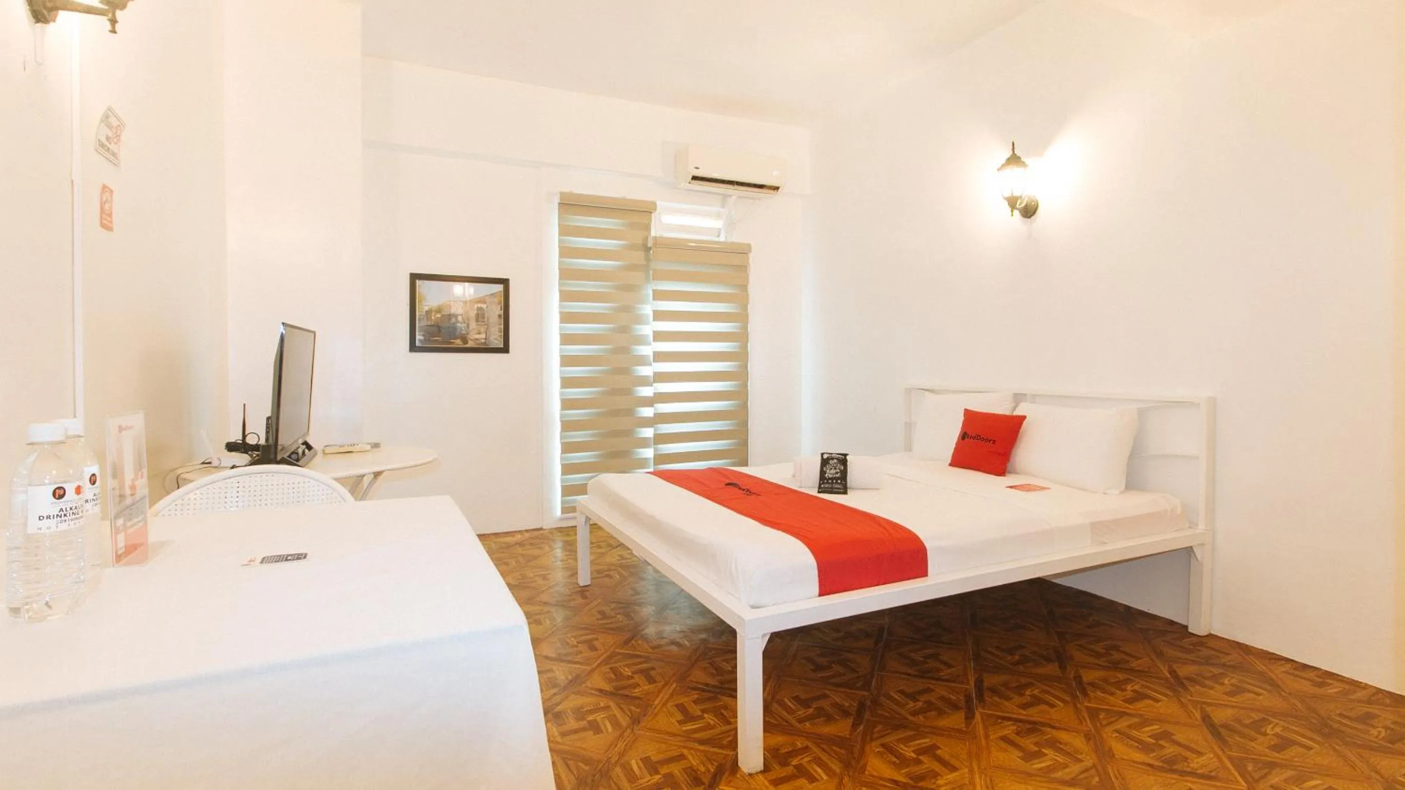 Photo of the whole room, Bed in RedDoorz at The Providence Tower