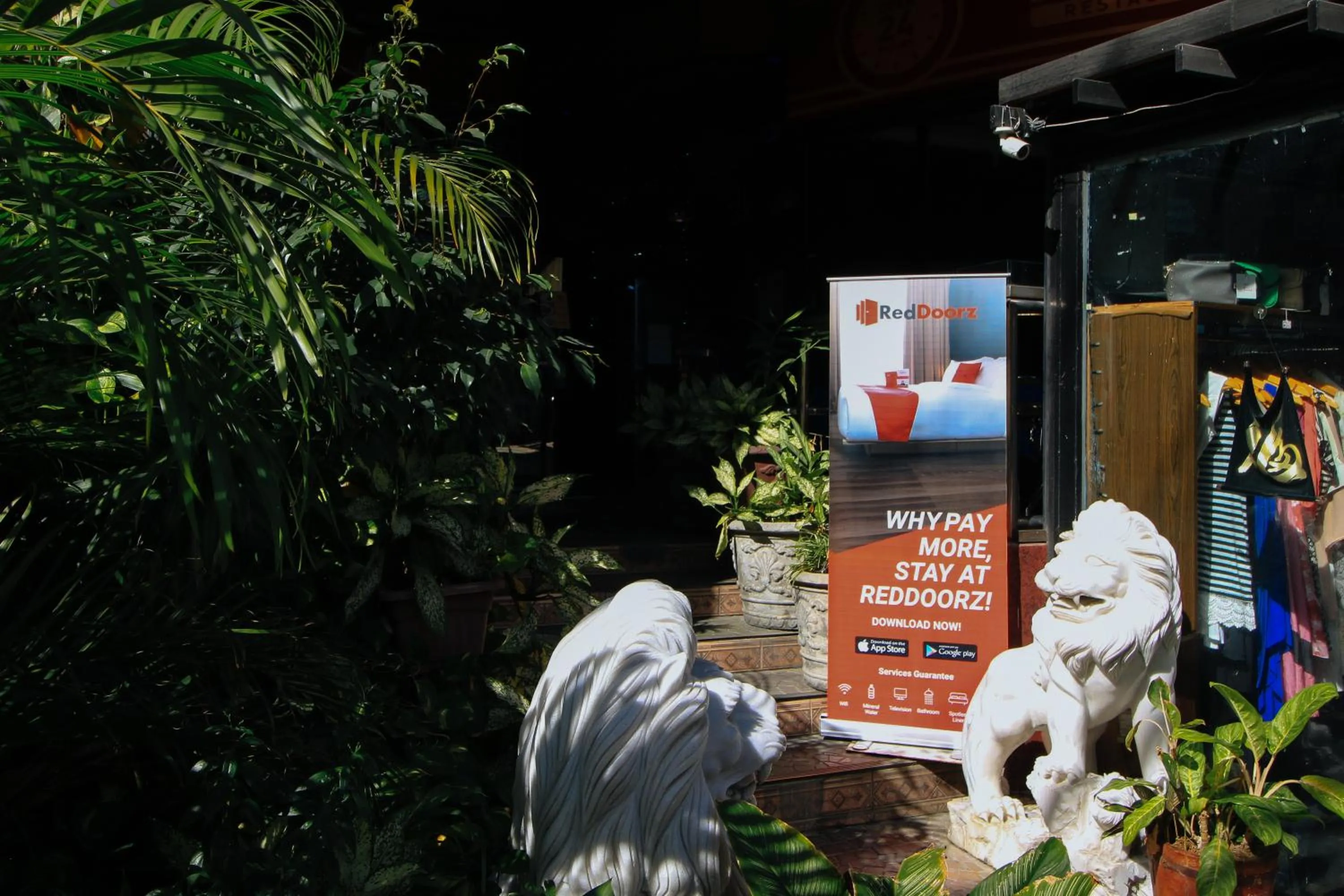 Facade/entrance in RedDoorz at The Providence Tower