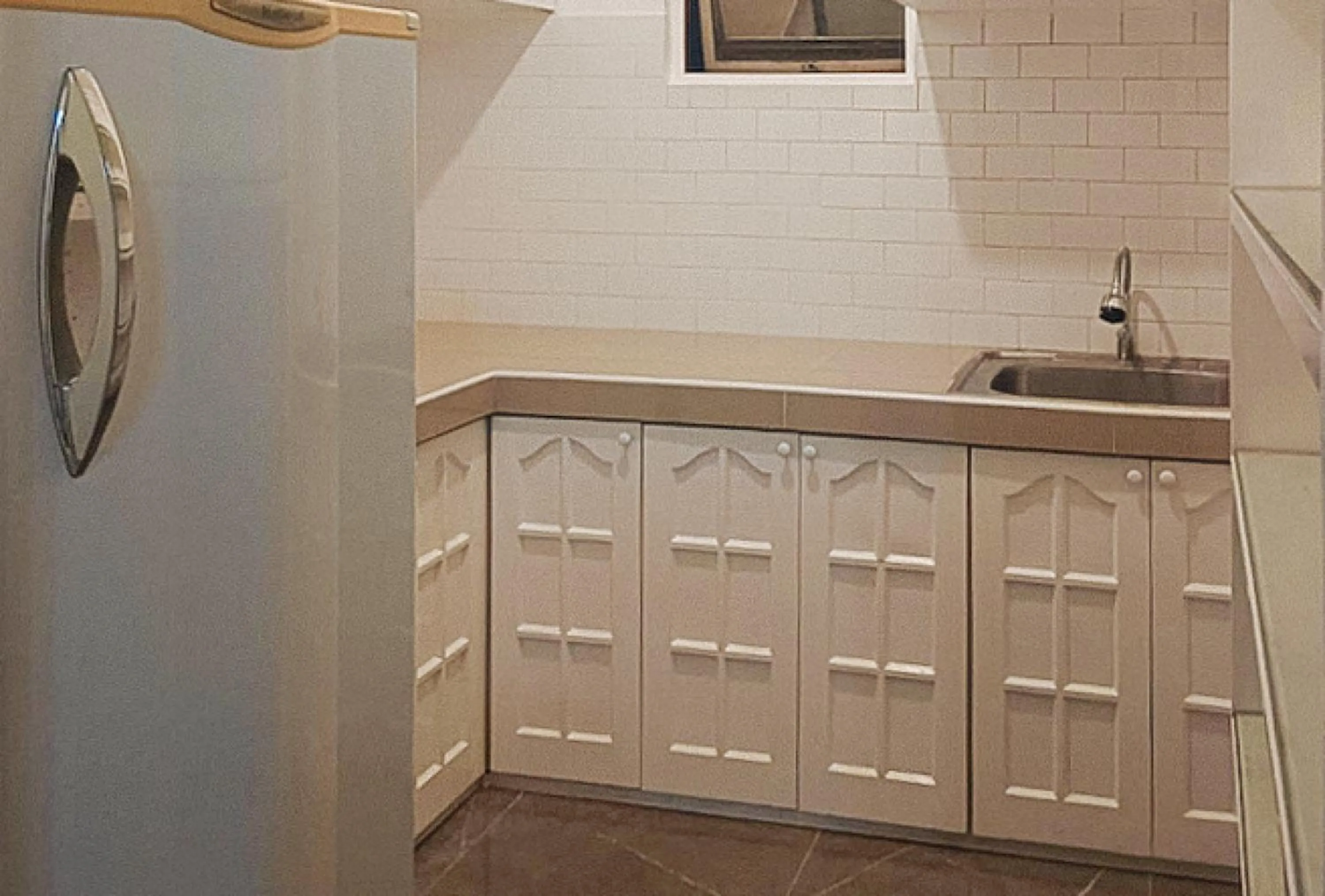 Kitchen or kitchenette in RedDoorz at The Providence Tower