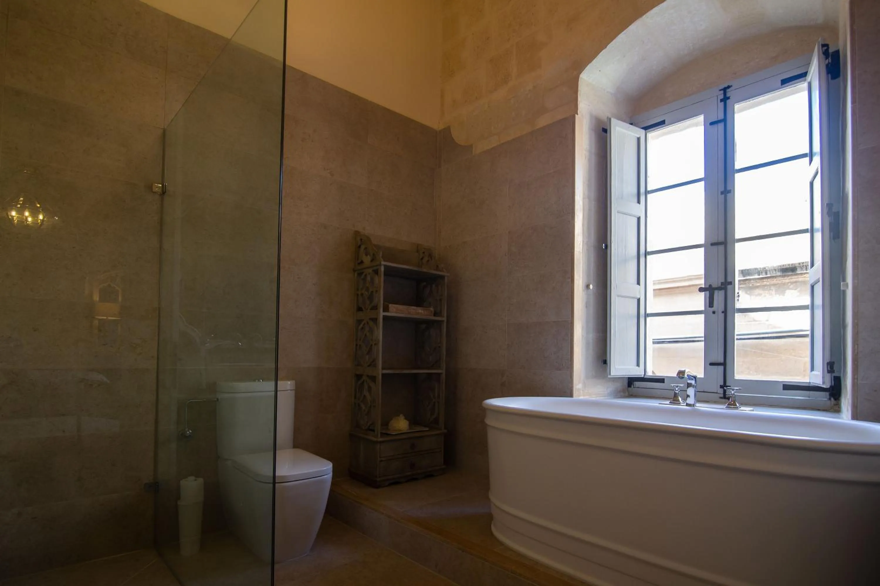 Bathroom in Palazzino Birgu Host Family Bed and Breakfast