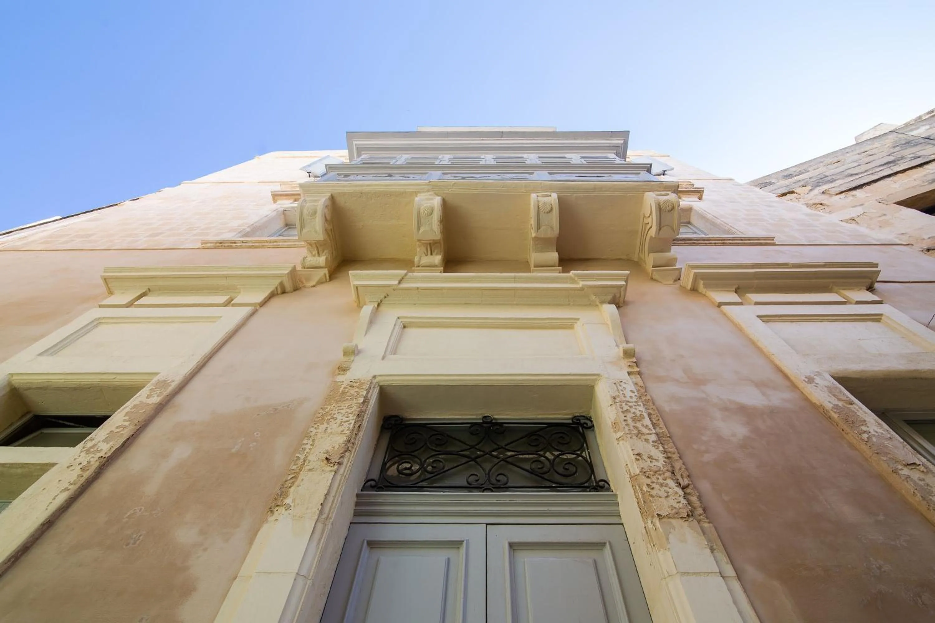 Property building in Palazzino Birgu Host Family Bed and Breakfast