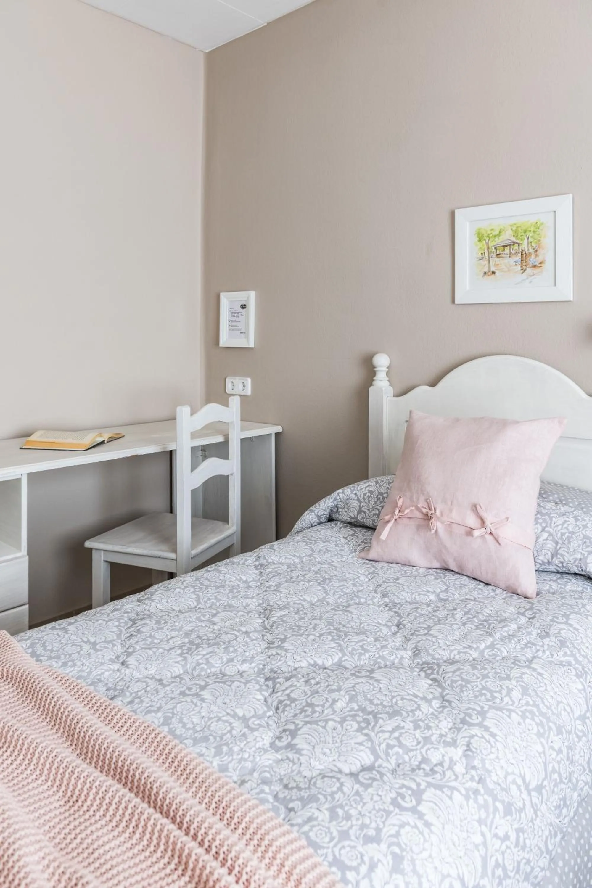 Bedroom, Bed in Hostal Buenos Aires