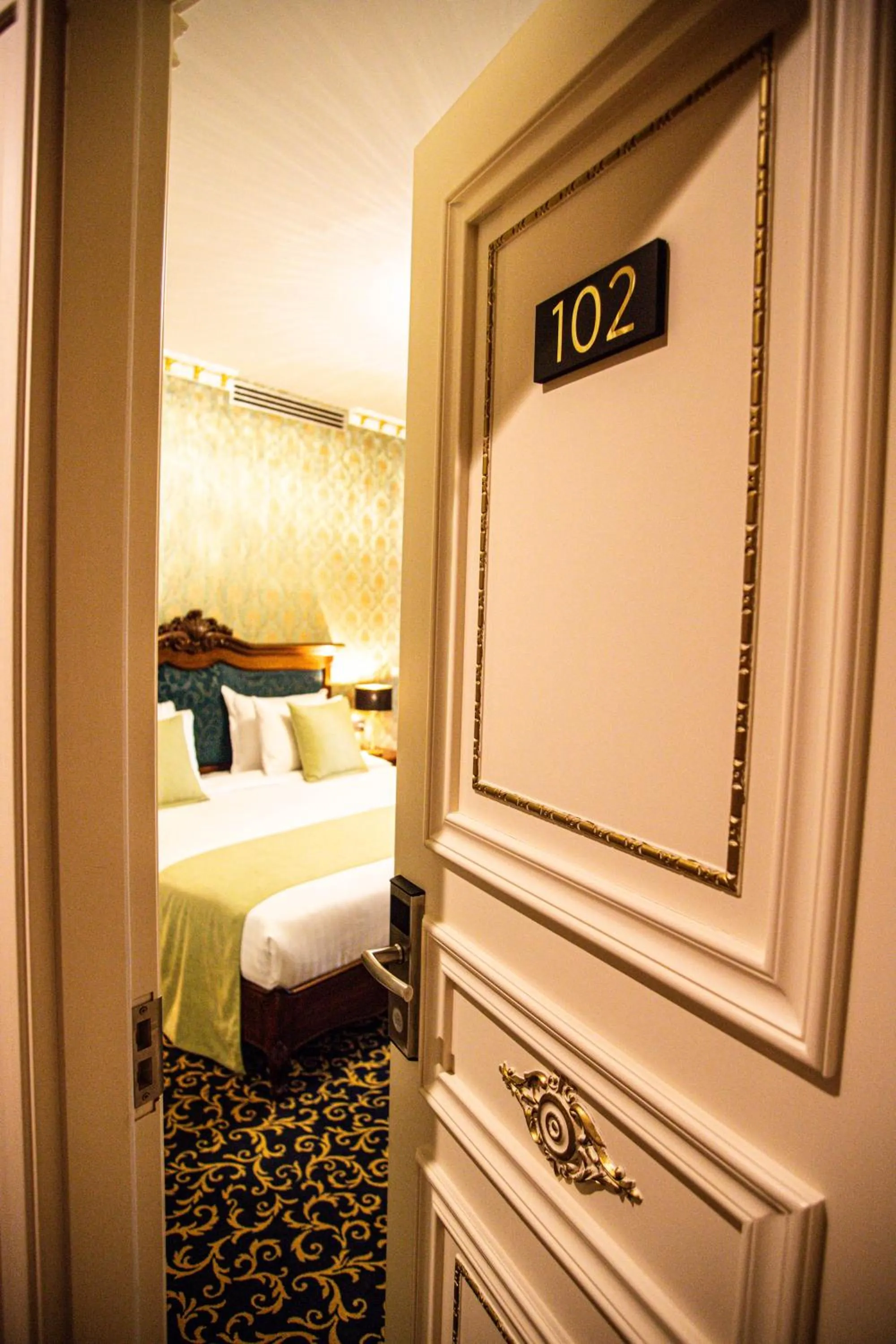 Photo of the whole room in Envy Hotel