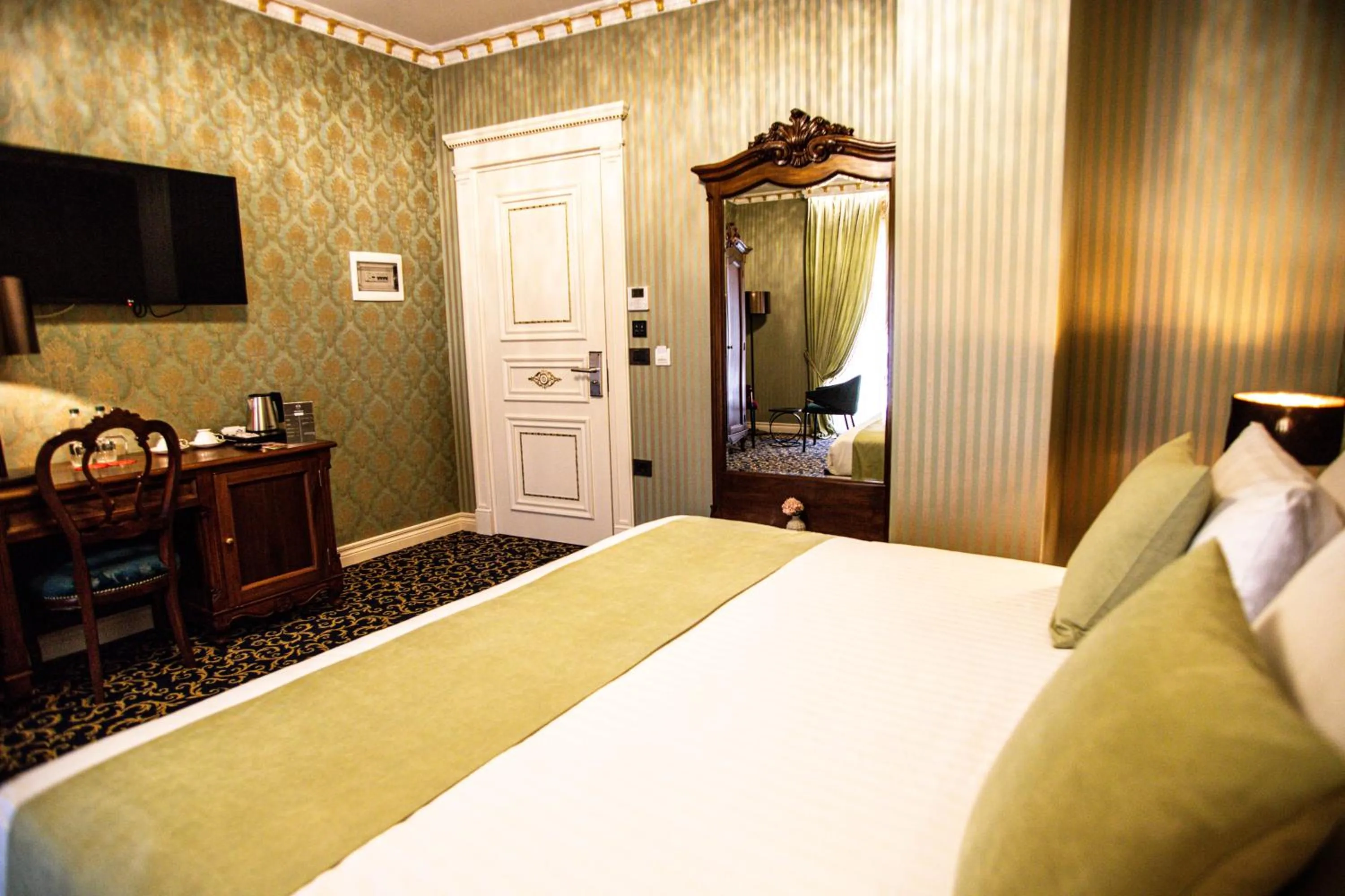 Photo of the whole room in Envy Hotel