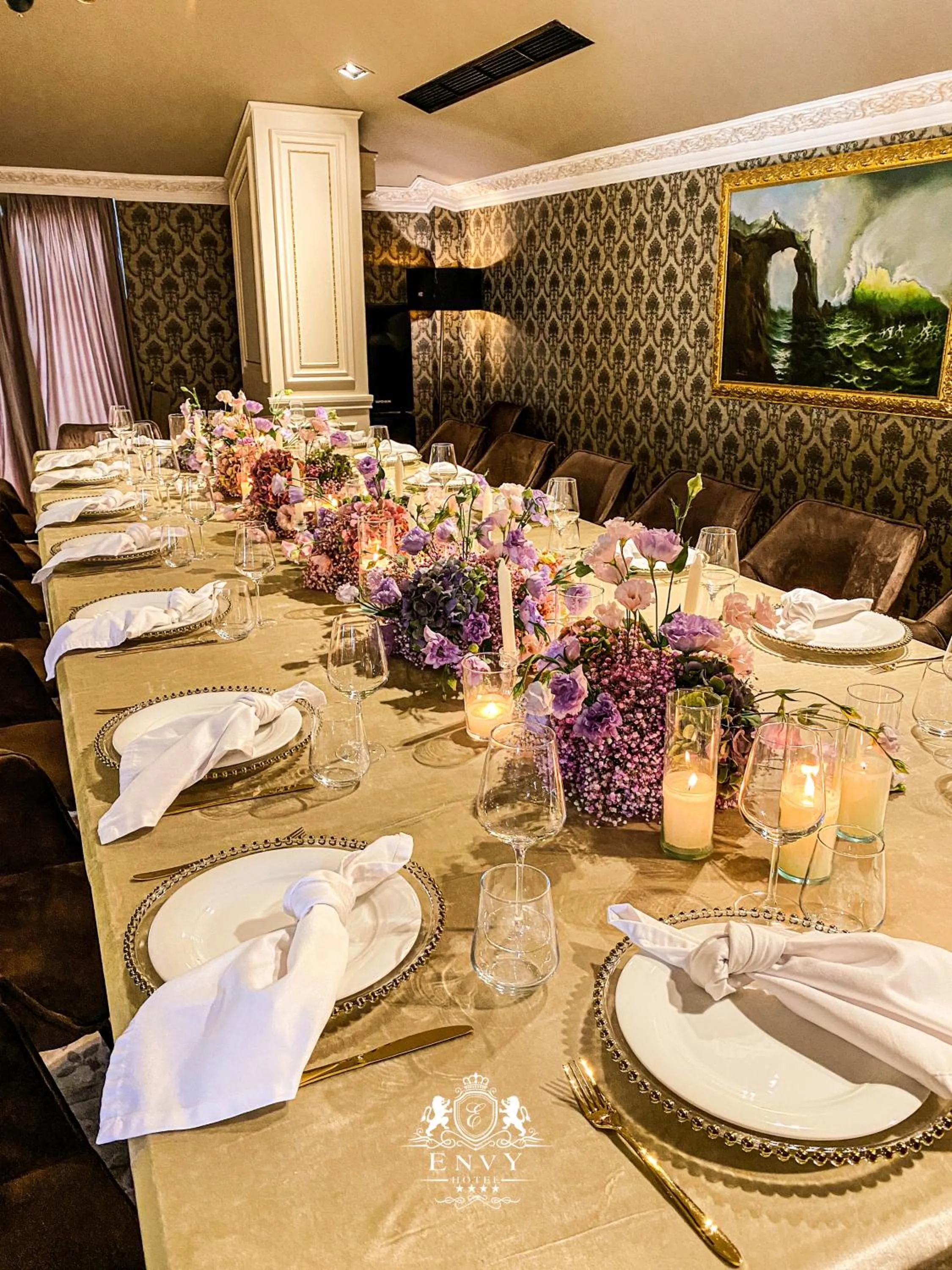 Restaurant/places to eat in Envy Hotel