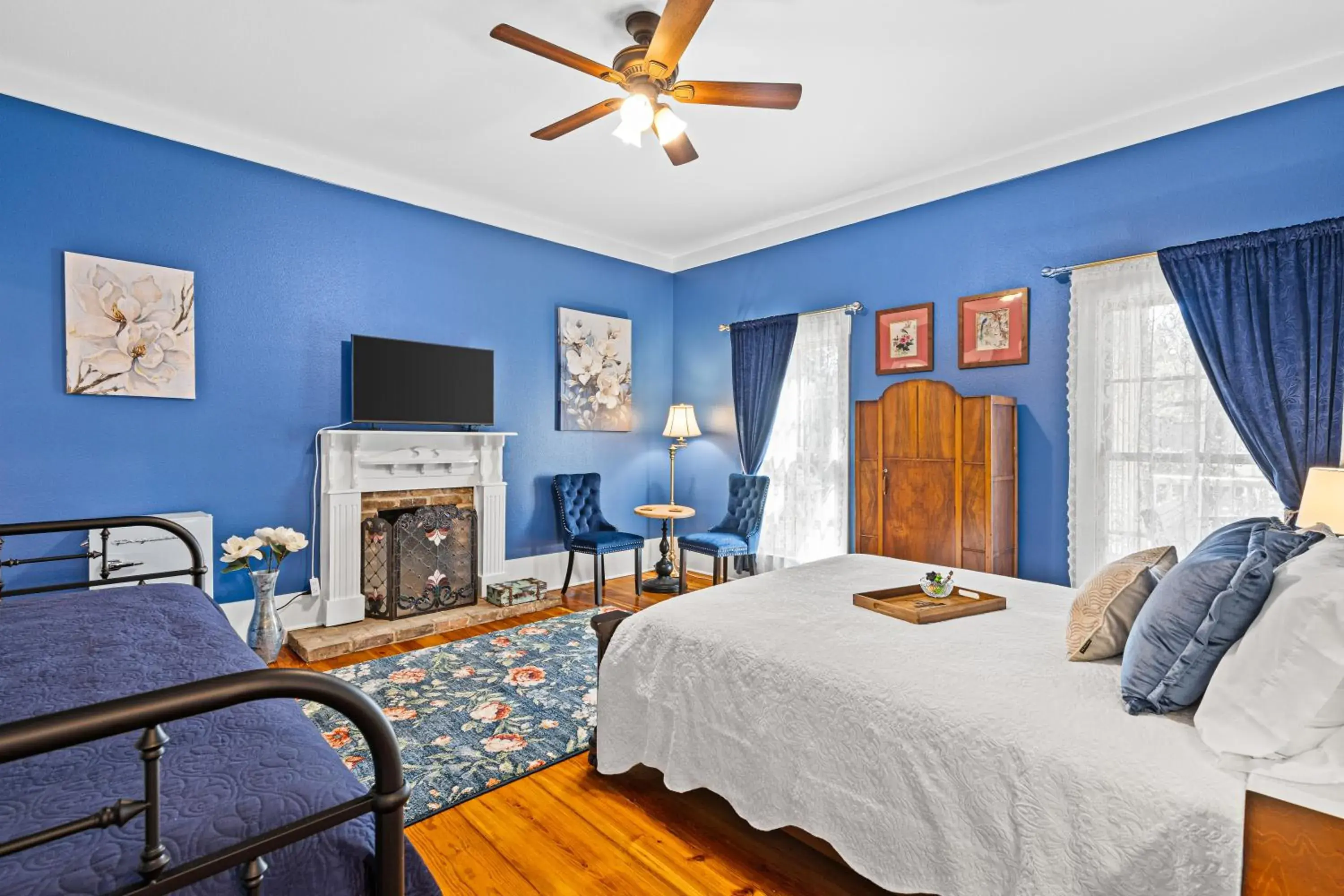 Queen Room with Garden View in The Steamboat Inn Queen Room with Garden View in The Steamboat Inn