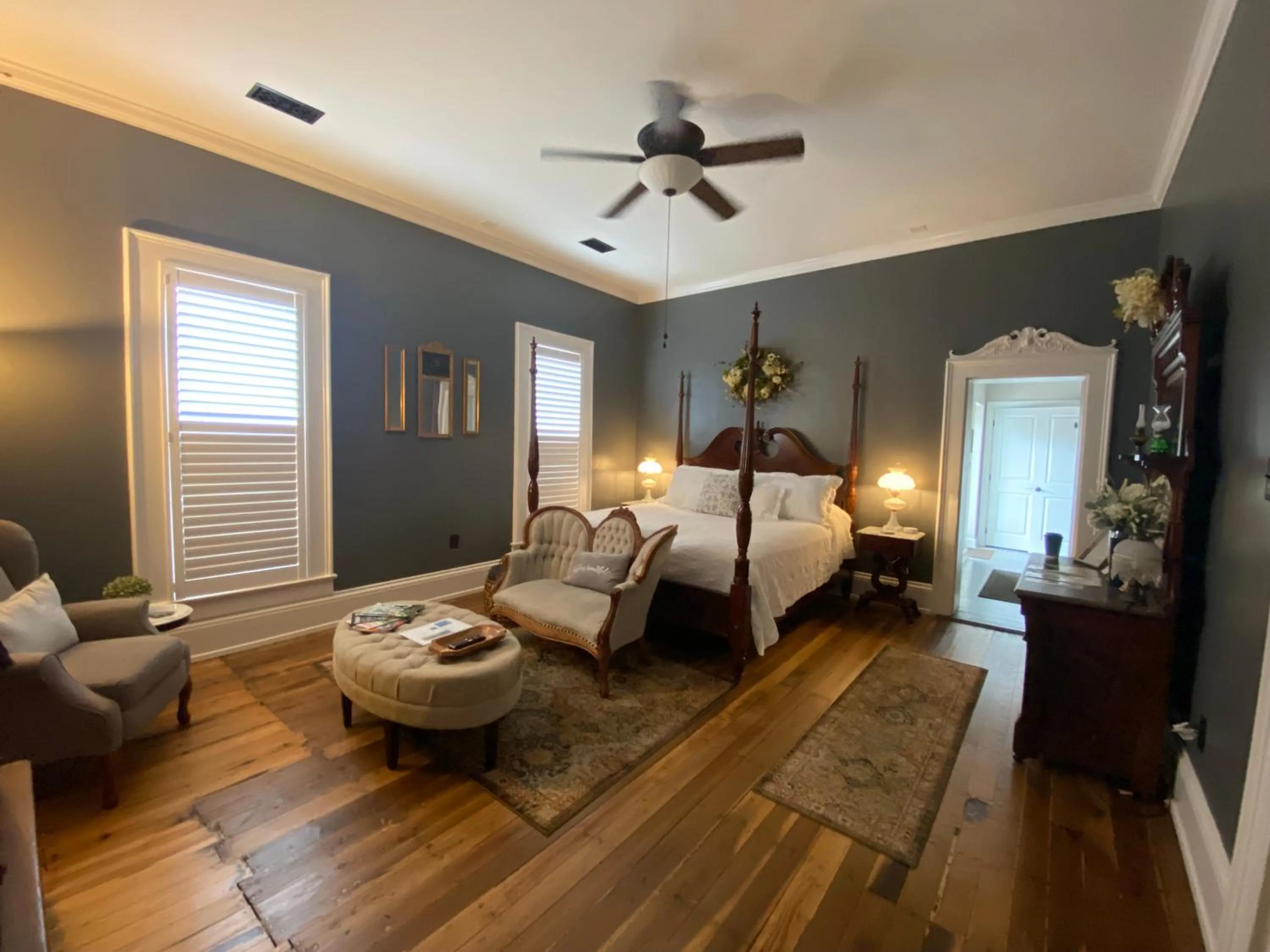 Bedroom, Bed in Belle Louise Historic Bed & Breakfast