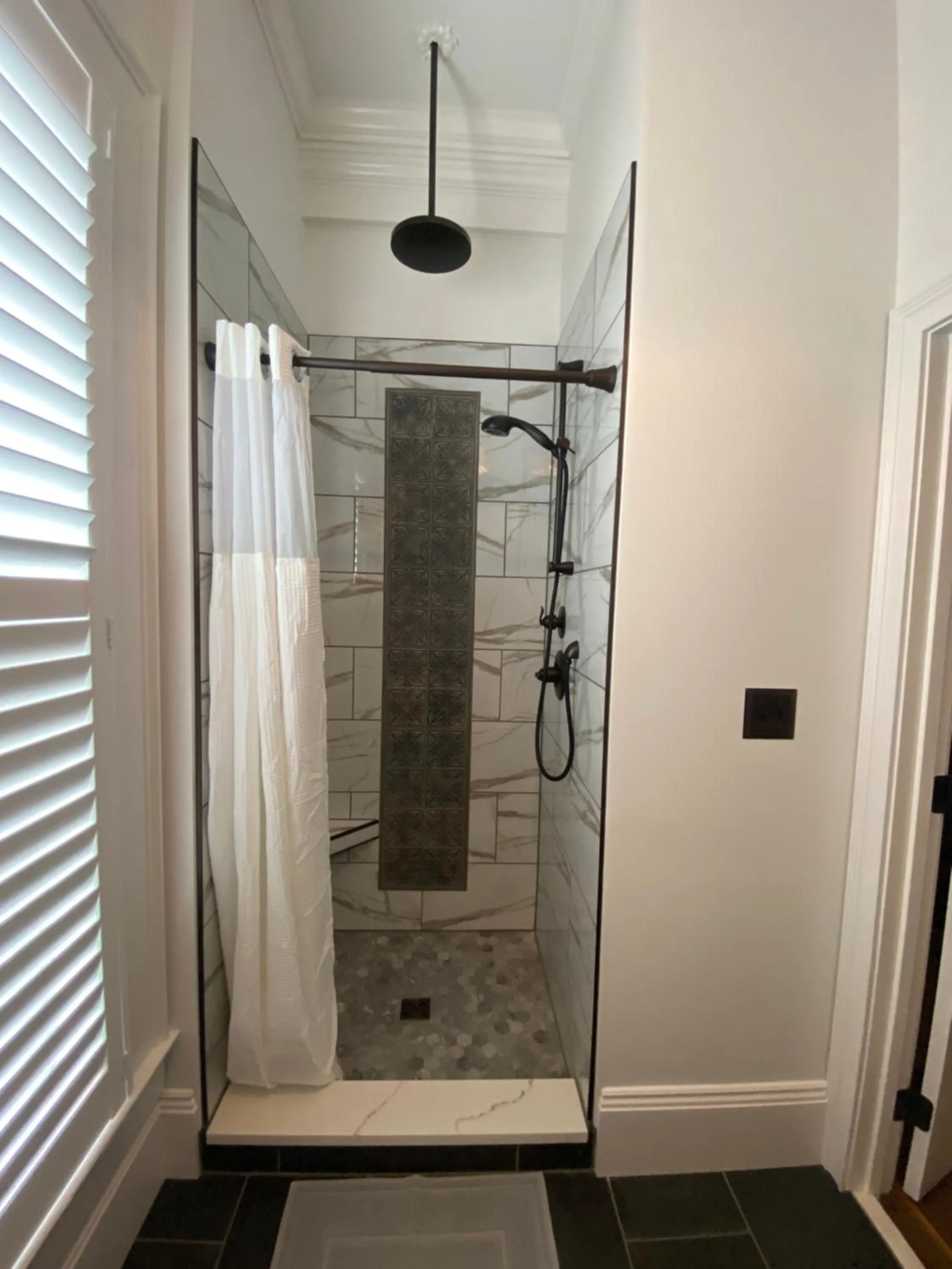 Shower in Belle Louise Historic Bed & Breakfast